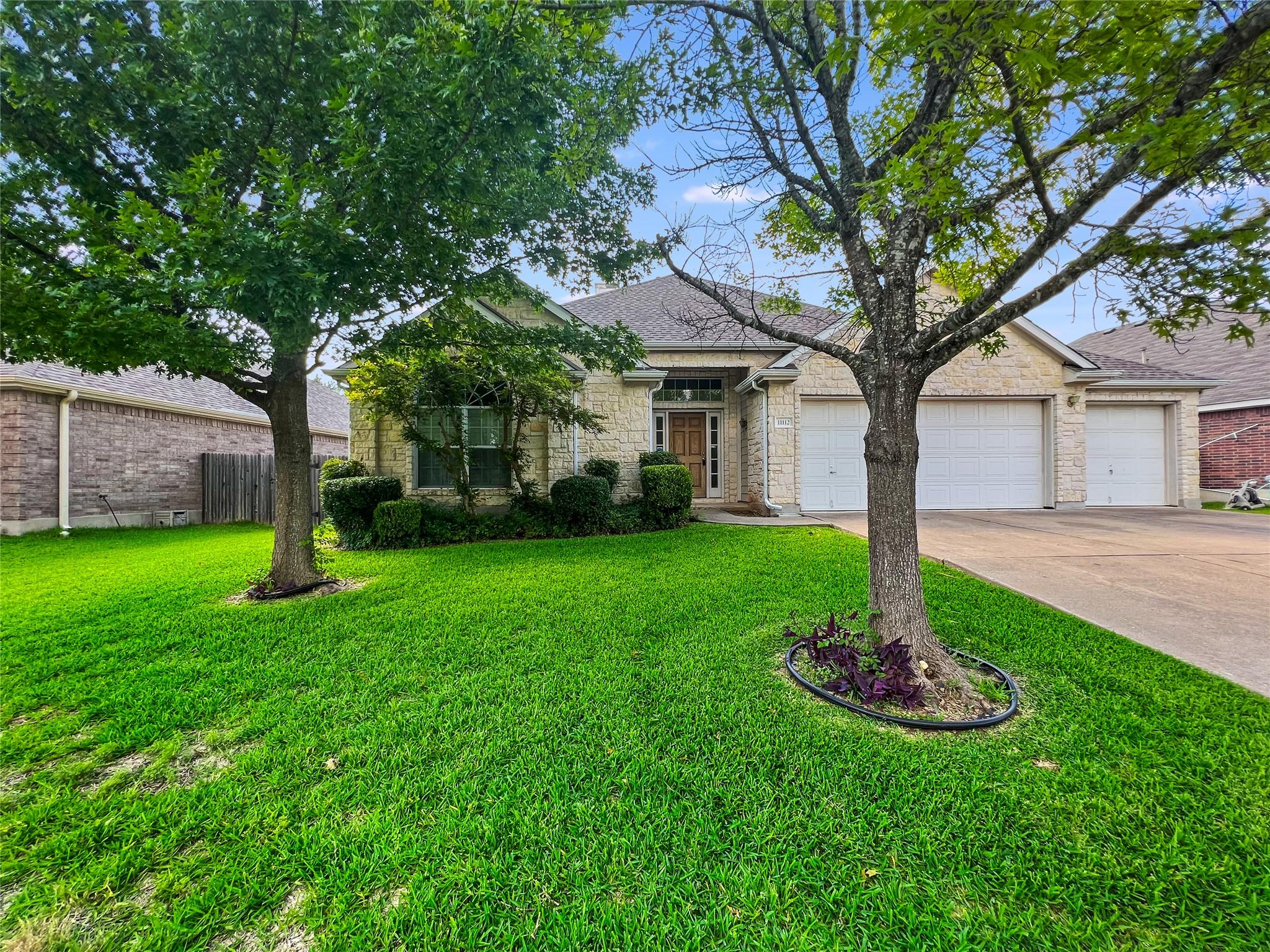Listing photo 1 of 11112  Jockey Bluff Dr