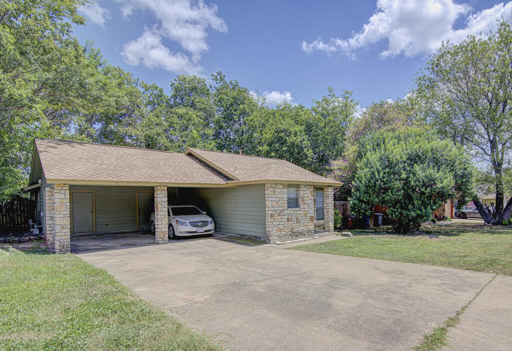 Listing photo 1 of 824  King Albert St  #A