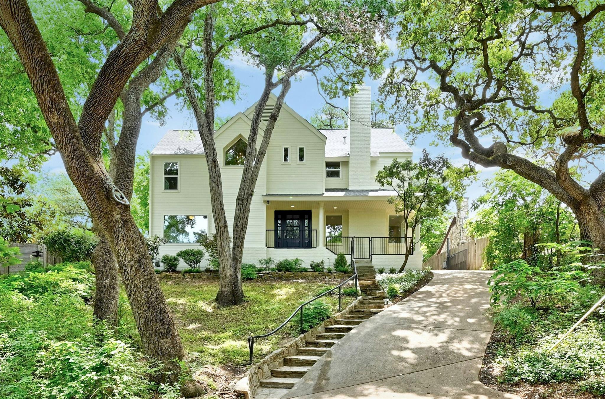 Listing photo 1 of 1305  Kenwood Ave