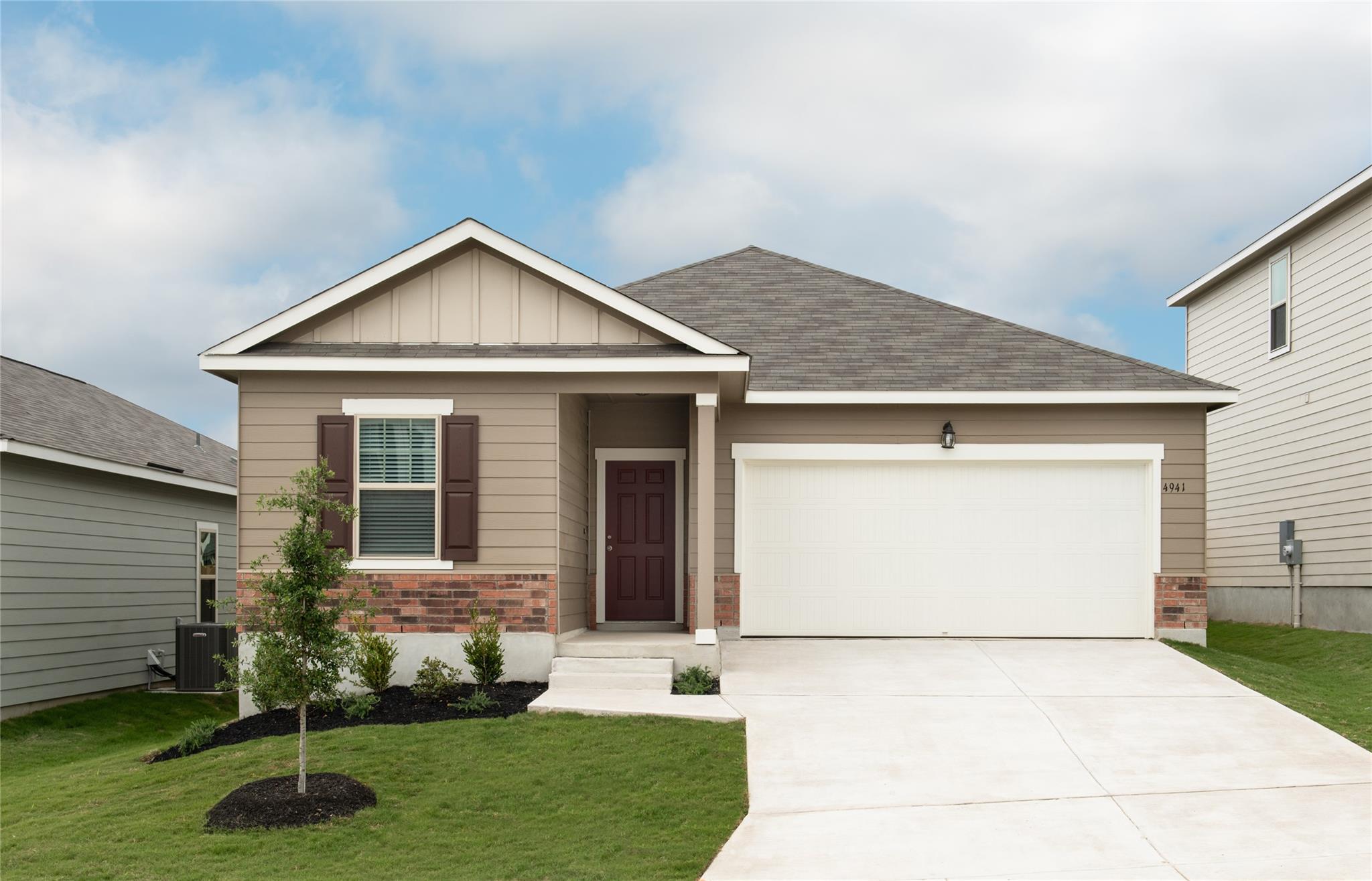 Listing photo 1 of 17412  Escolle Way