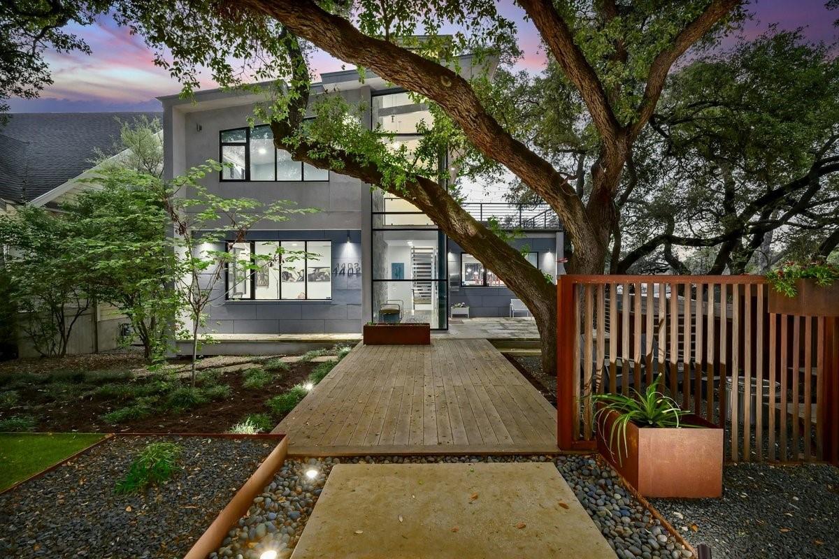 Listing photo 1 of 1402  Alta Vista Ave