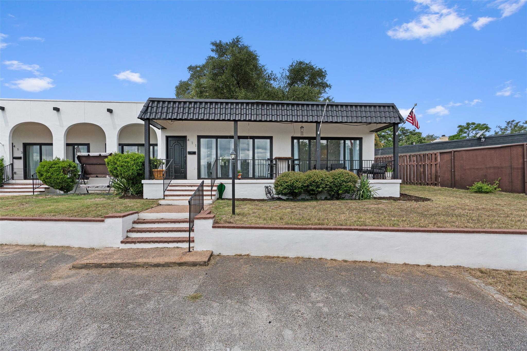 Listing photo 1 of 411  Seawind None