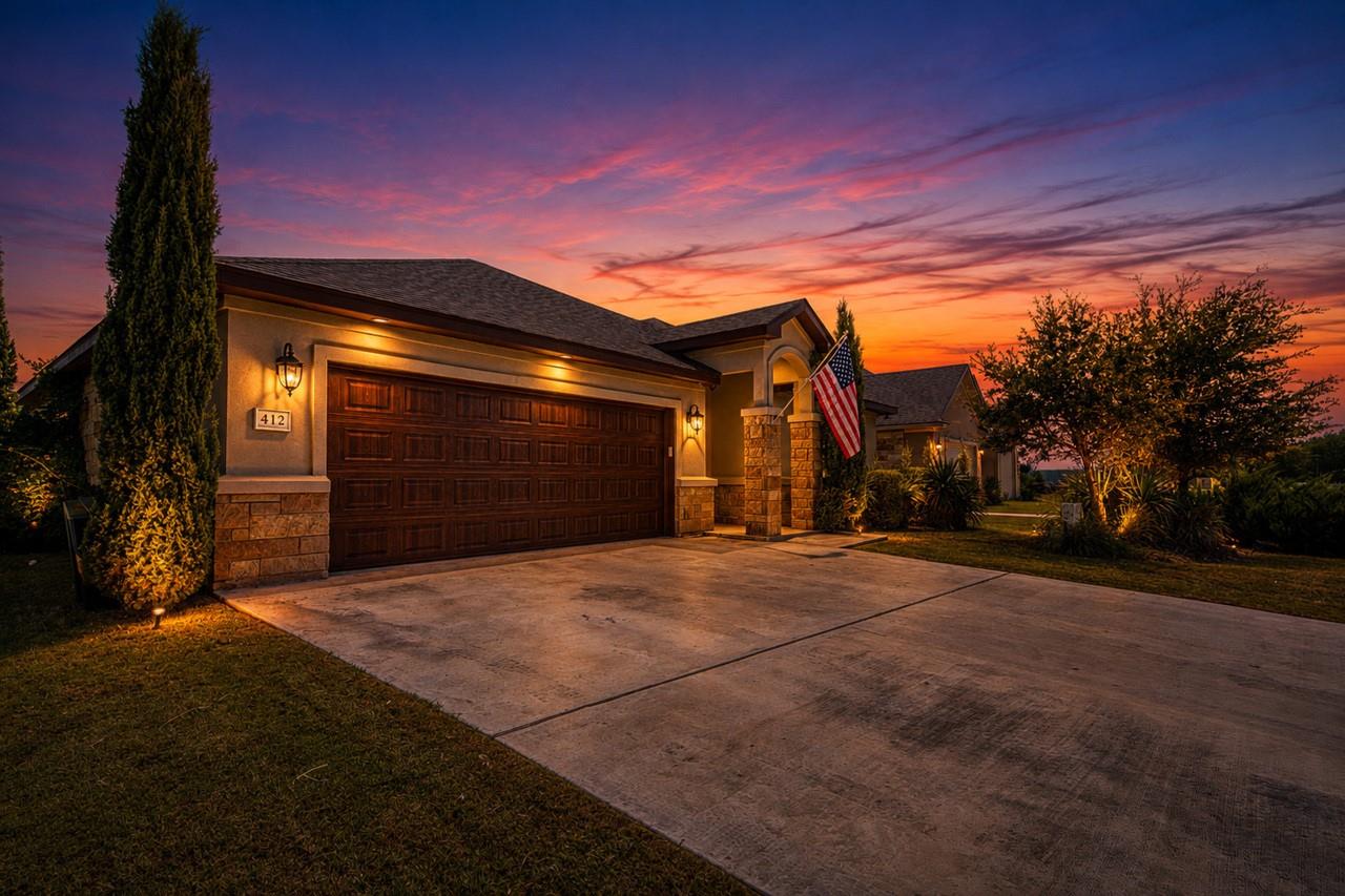 Foto de la propiedad en venta 1 de 412  Jake Dr