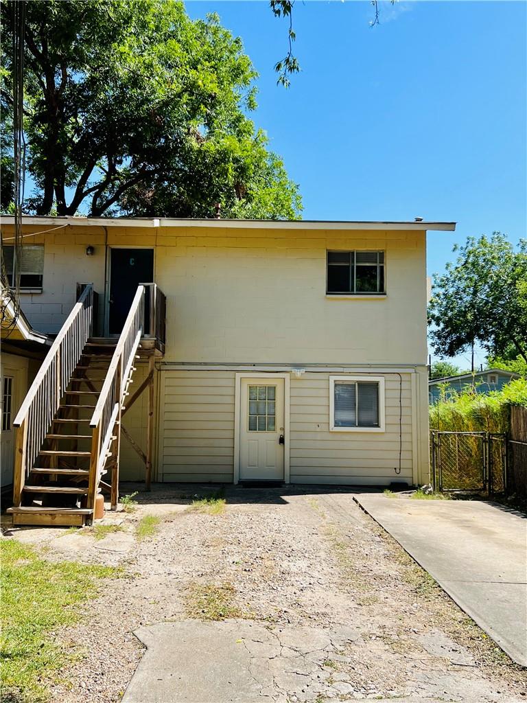 Listing photo 1 of 1914  Cullen Ave  #B