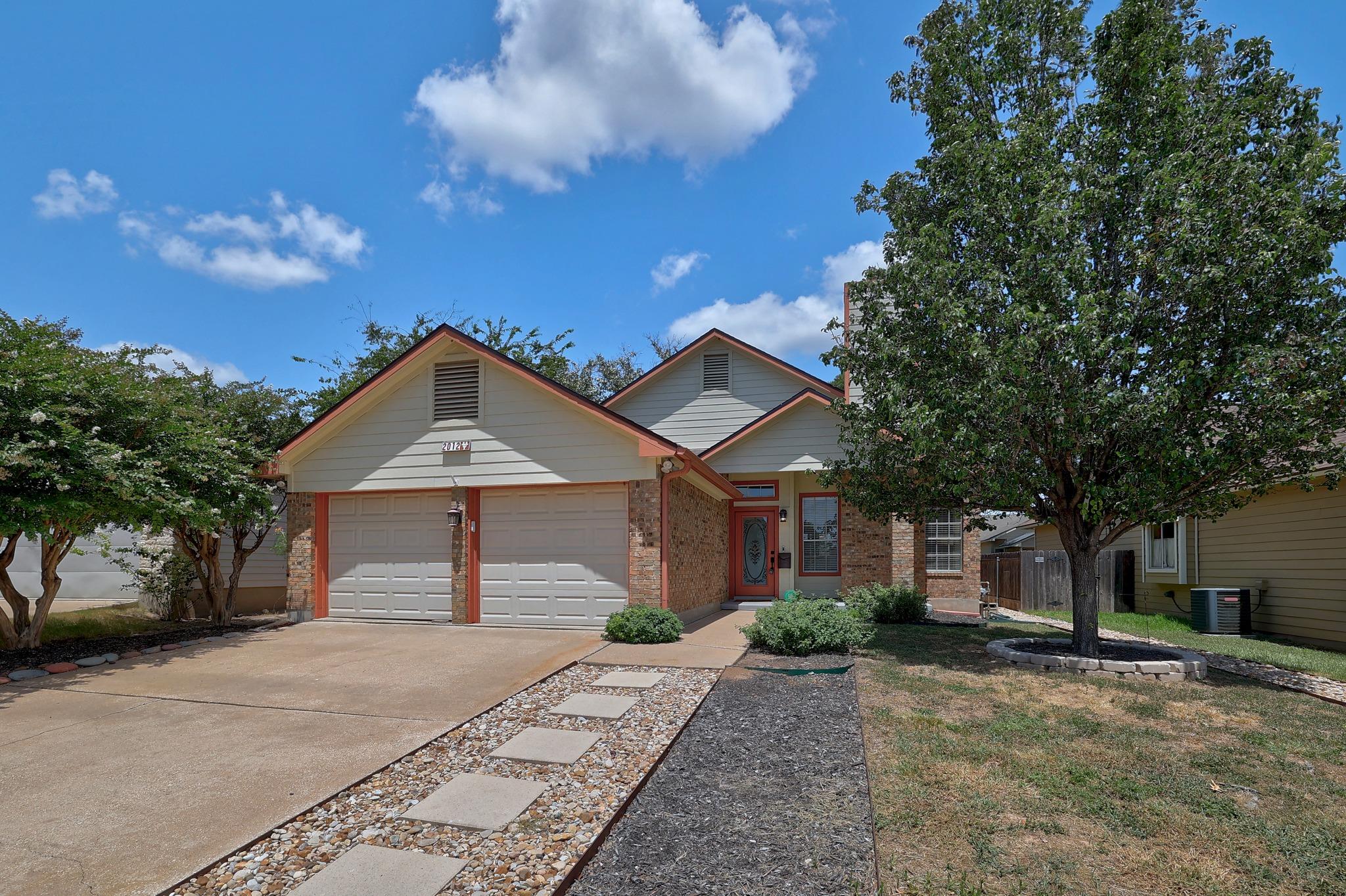 Listing photo 1 of 2012  Castle View Dr