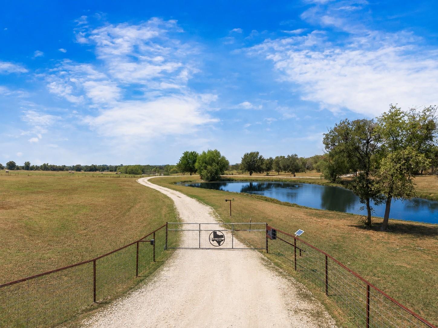 Listing photo 1 of 4684  Airville Rd