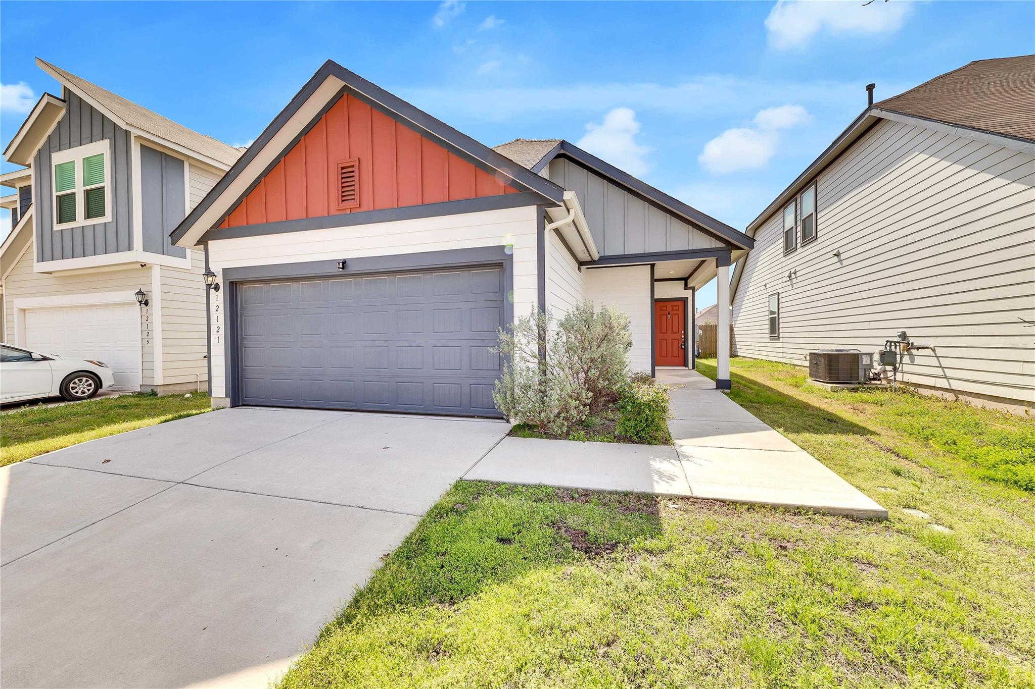 Listing photo 1 of 12121  Cimaizon Dr