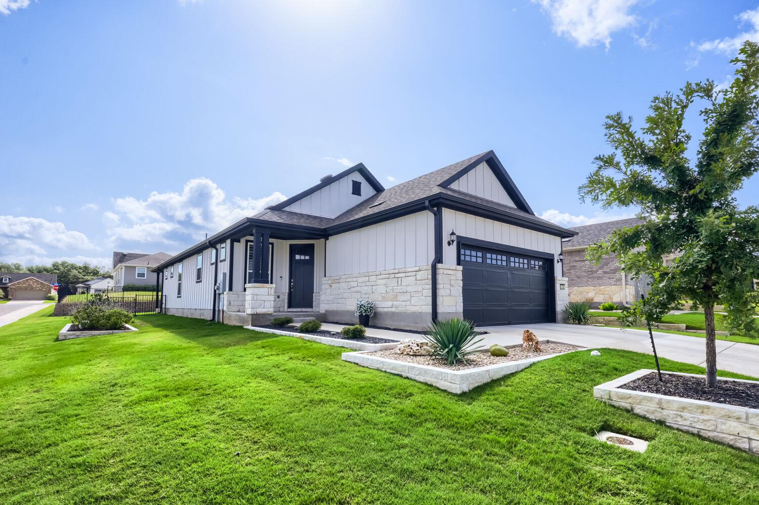 Ảnh nhà đang rao bán 1 của 126  Clay Hill St