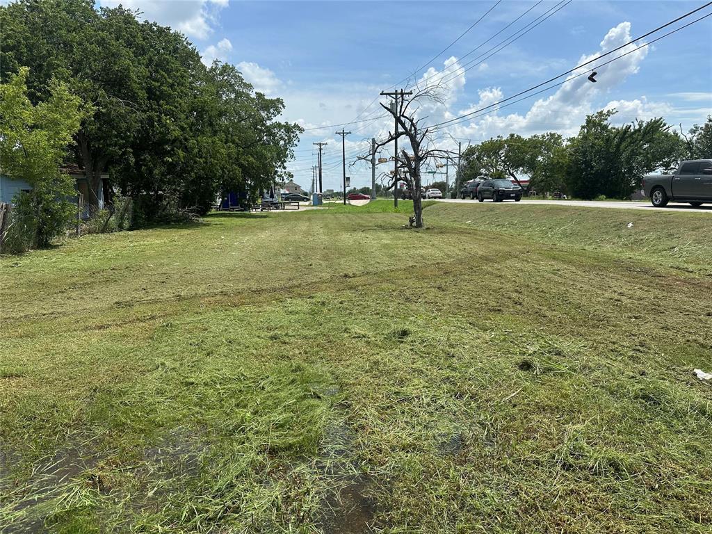 A spacious lot with ample room to build your idea