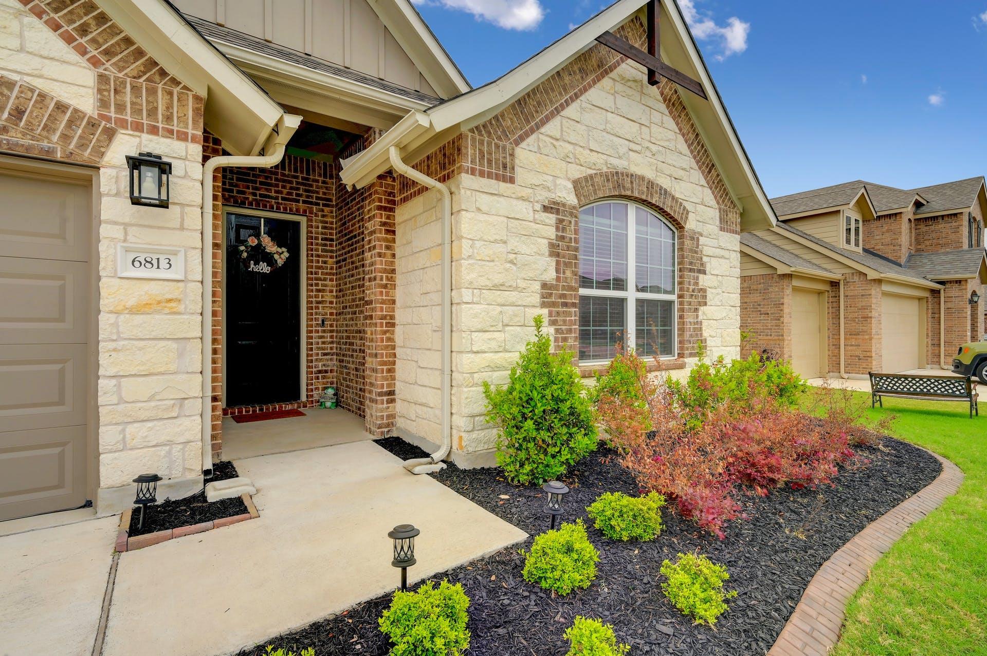 Listing photo 1 of 6813  Leonardo Dr