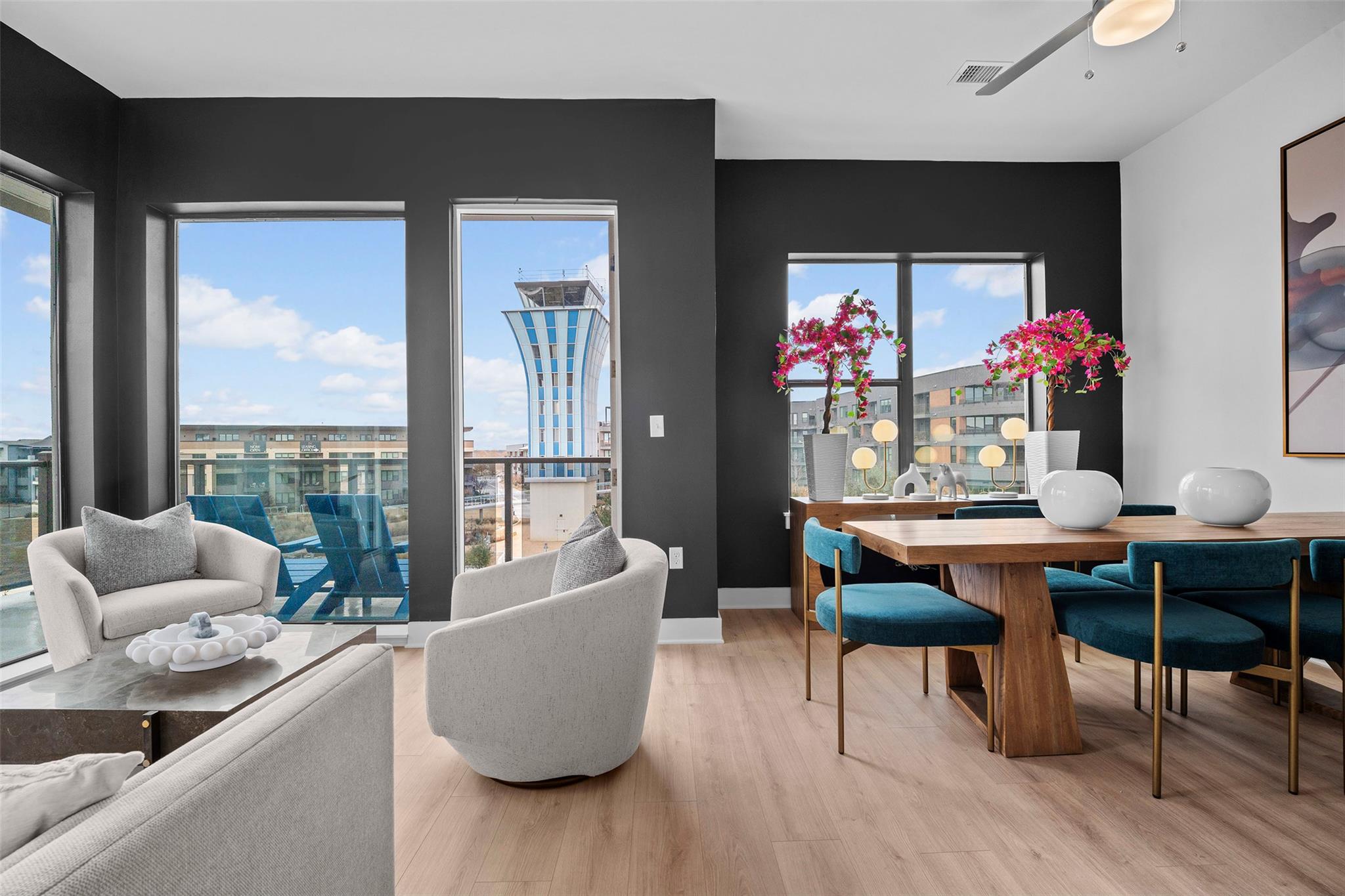 Foto de la propiedad en venta 1 de 3900  Berkman Dr  #203