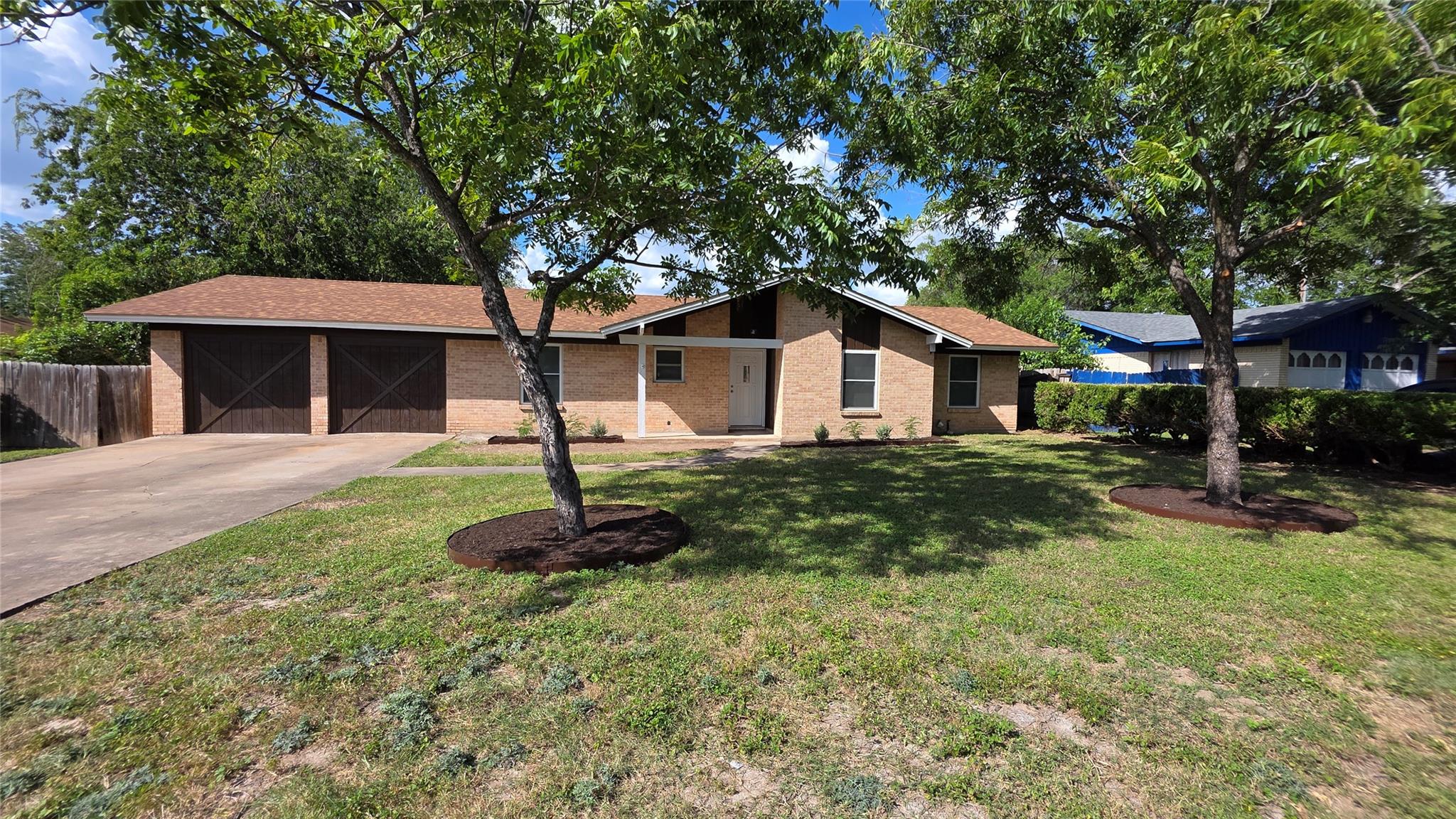 Listing photo 1 of 1108  Gobi Dr