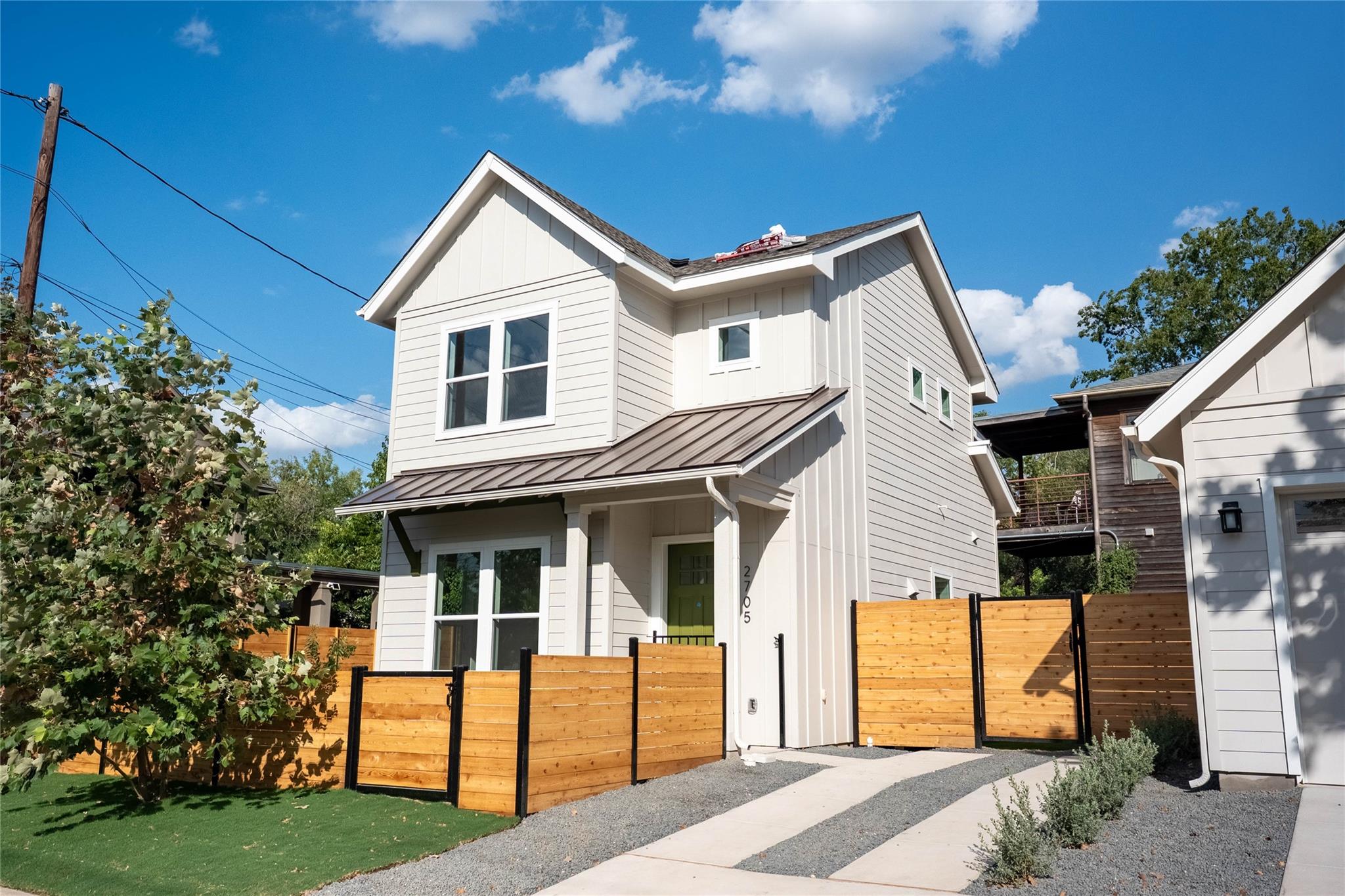 Listing photo 1 of 2705  Wilson St