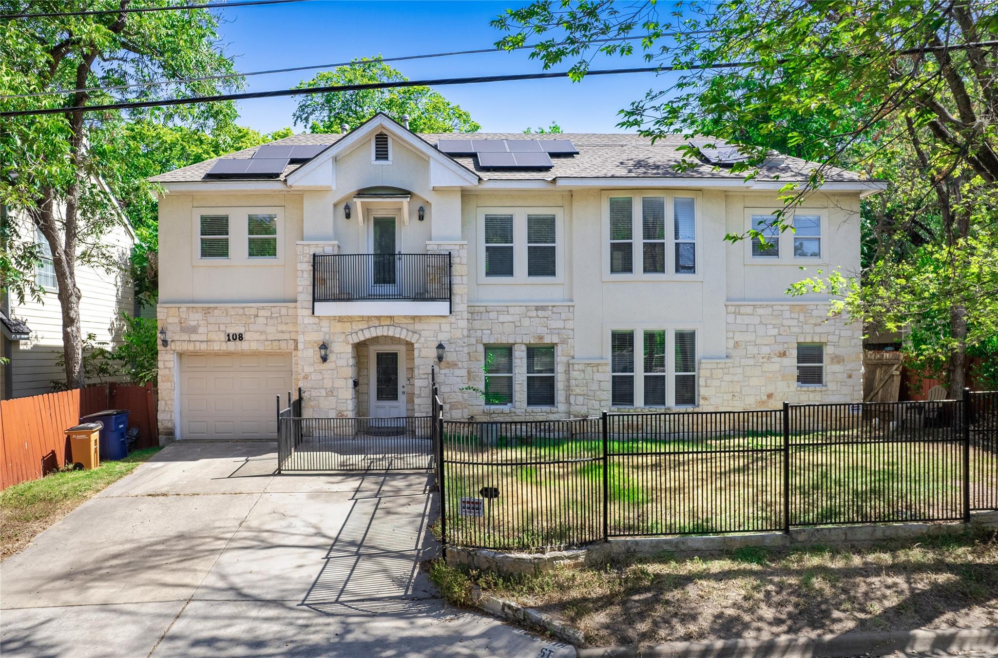 Listing photo 1 of 108 E 46th St