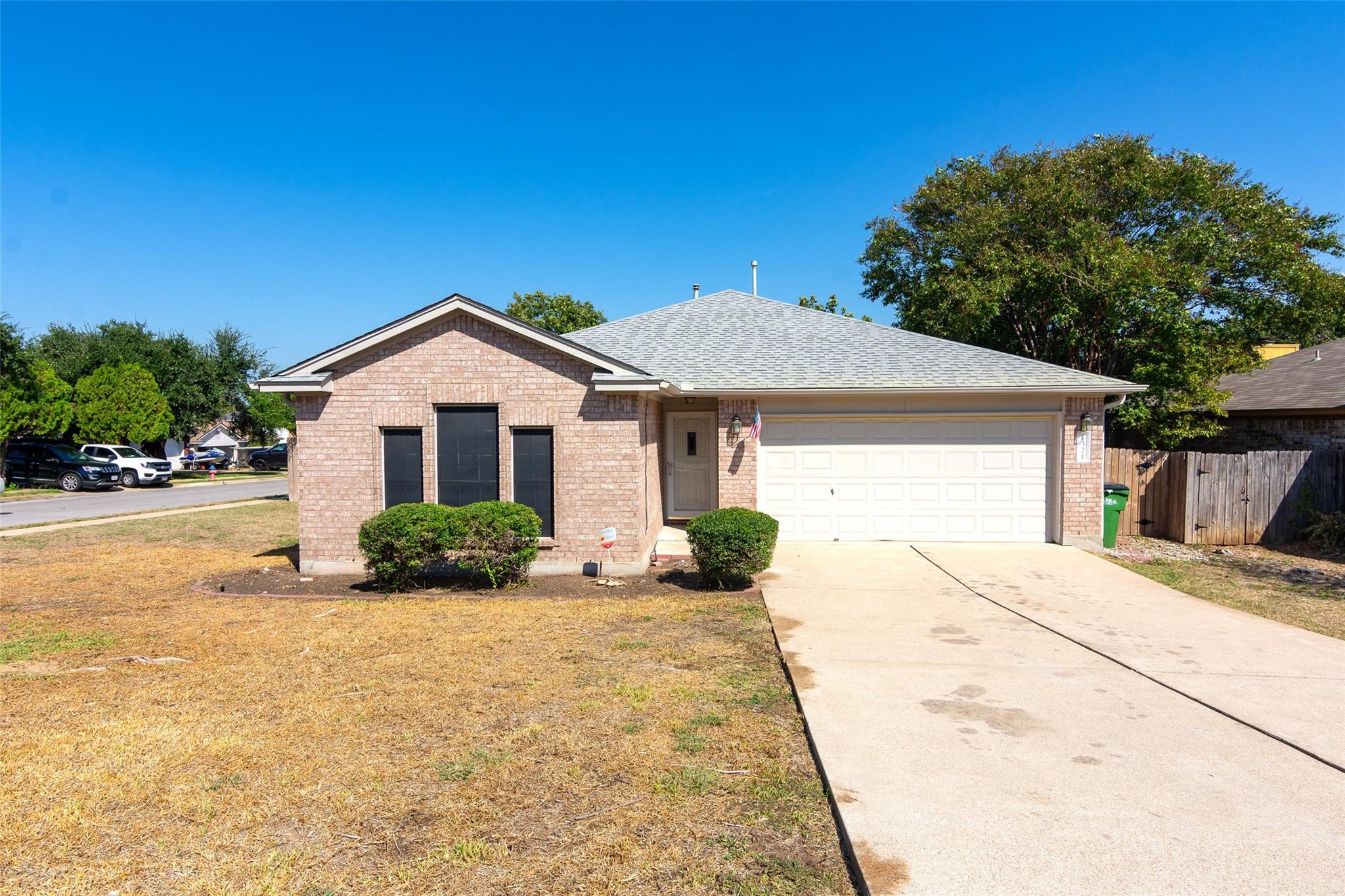 Listing photo 1 of 2321  Friarcreek Loop