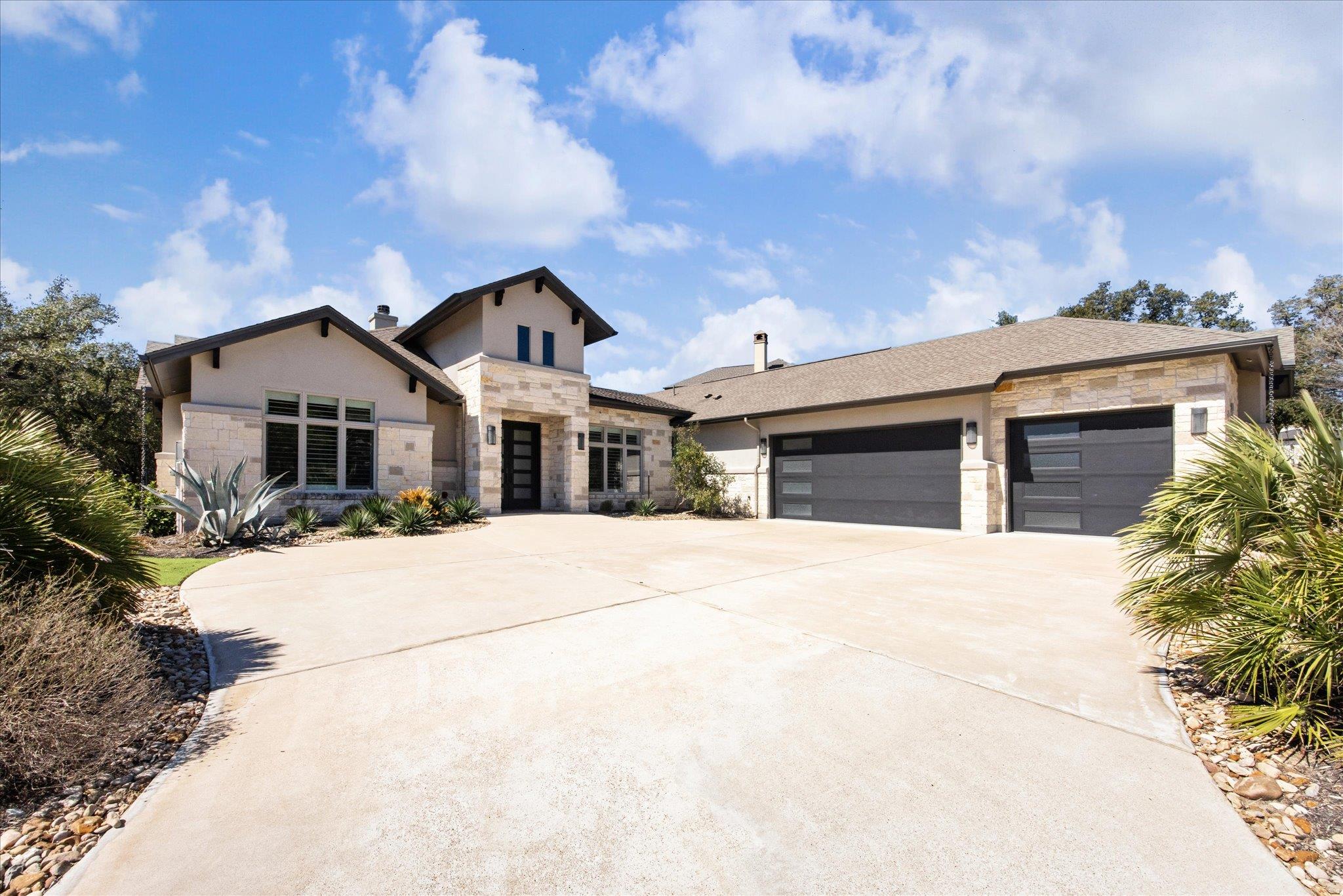 Listing photo 1 of 2604  Arion Cir