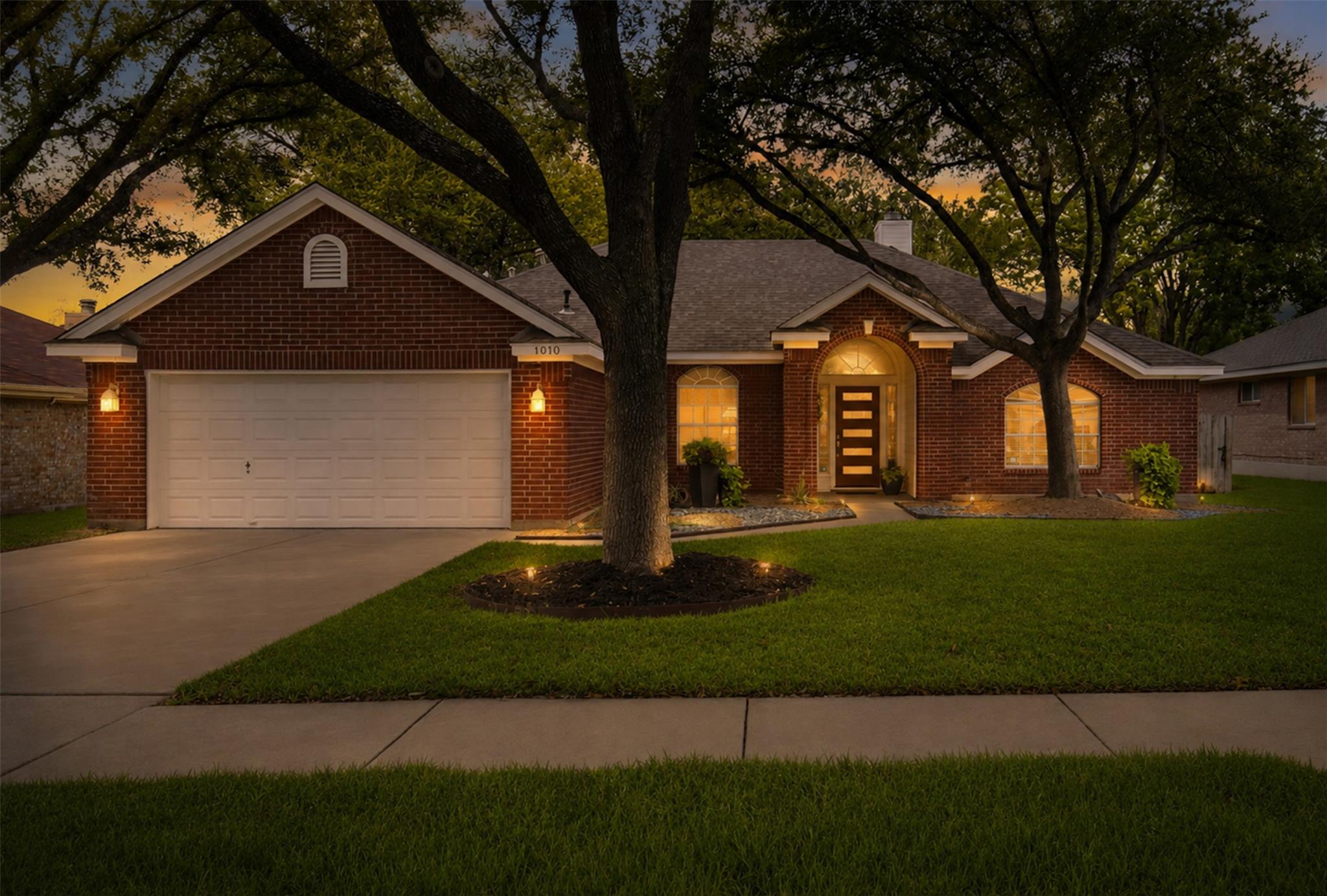 Listing photo 1 of 1010  Rocky Creek Dr