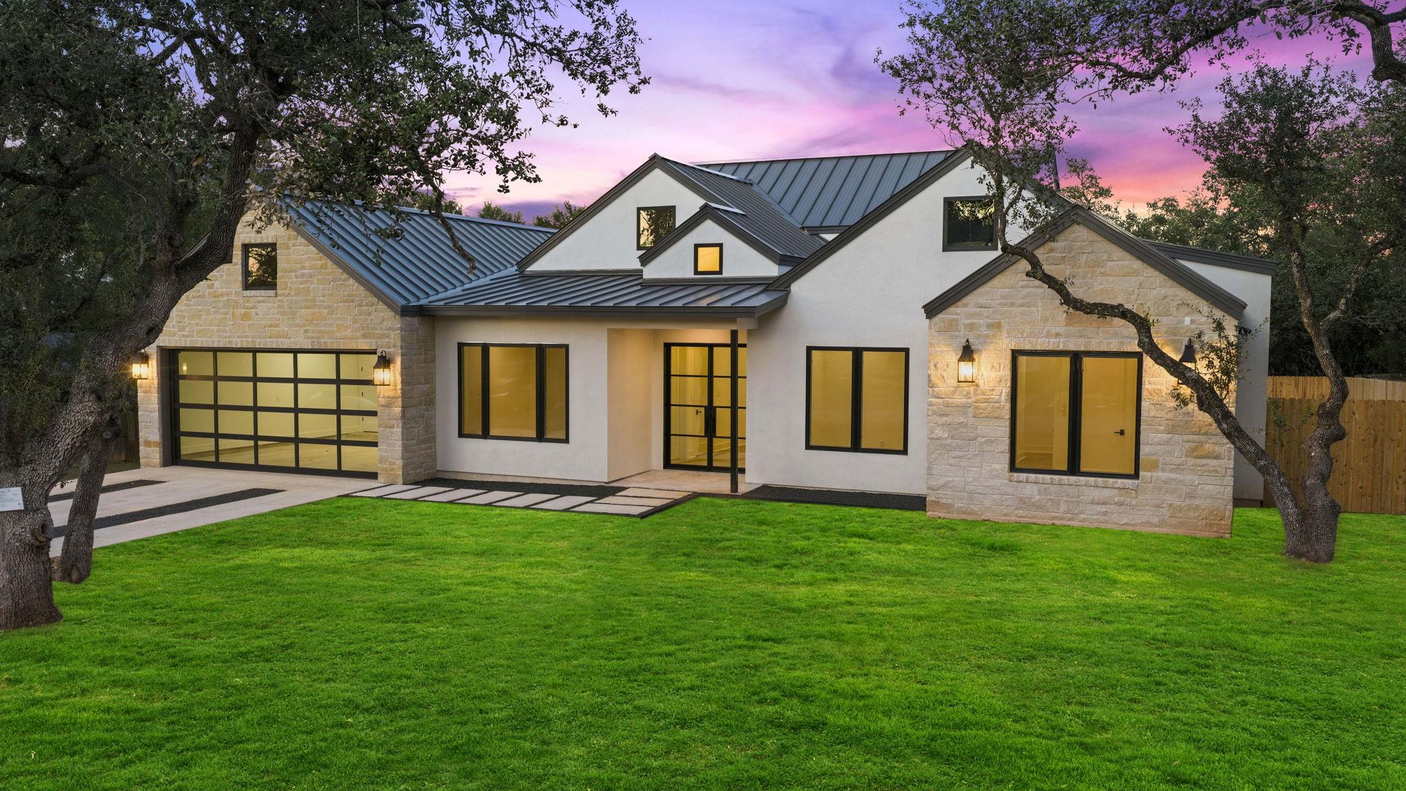 Striking contemporary design blends smooth stucco