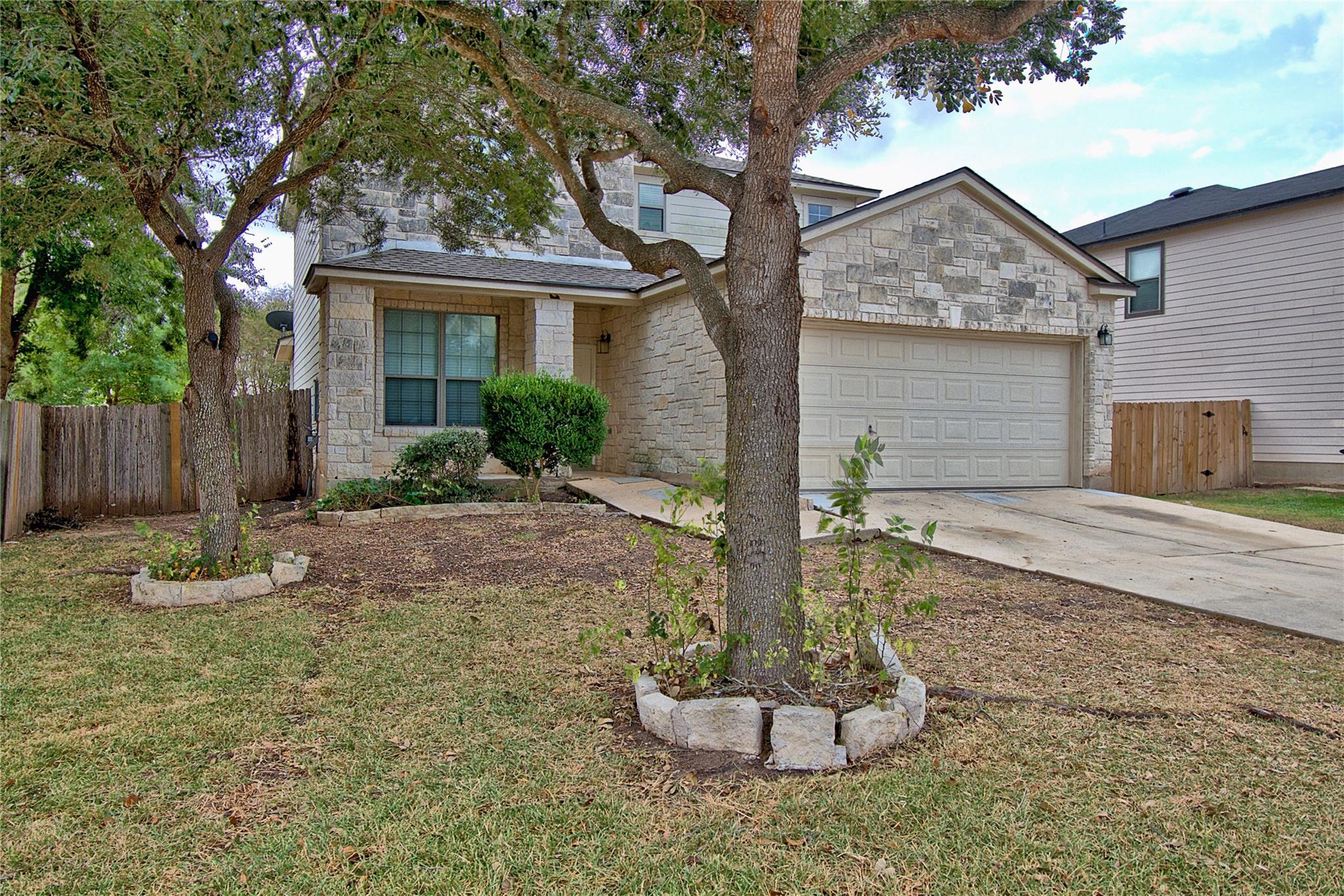Listing photo 1 of 711  Abundance Ln