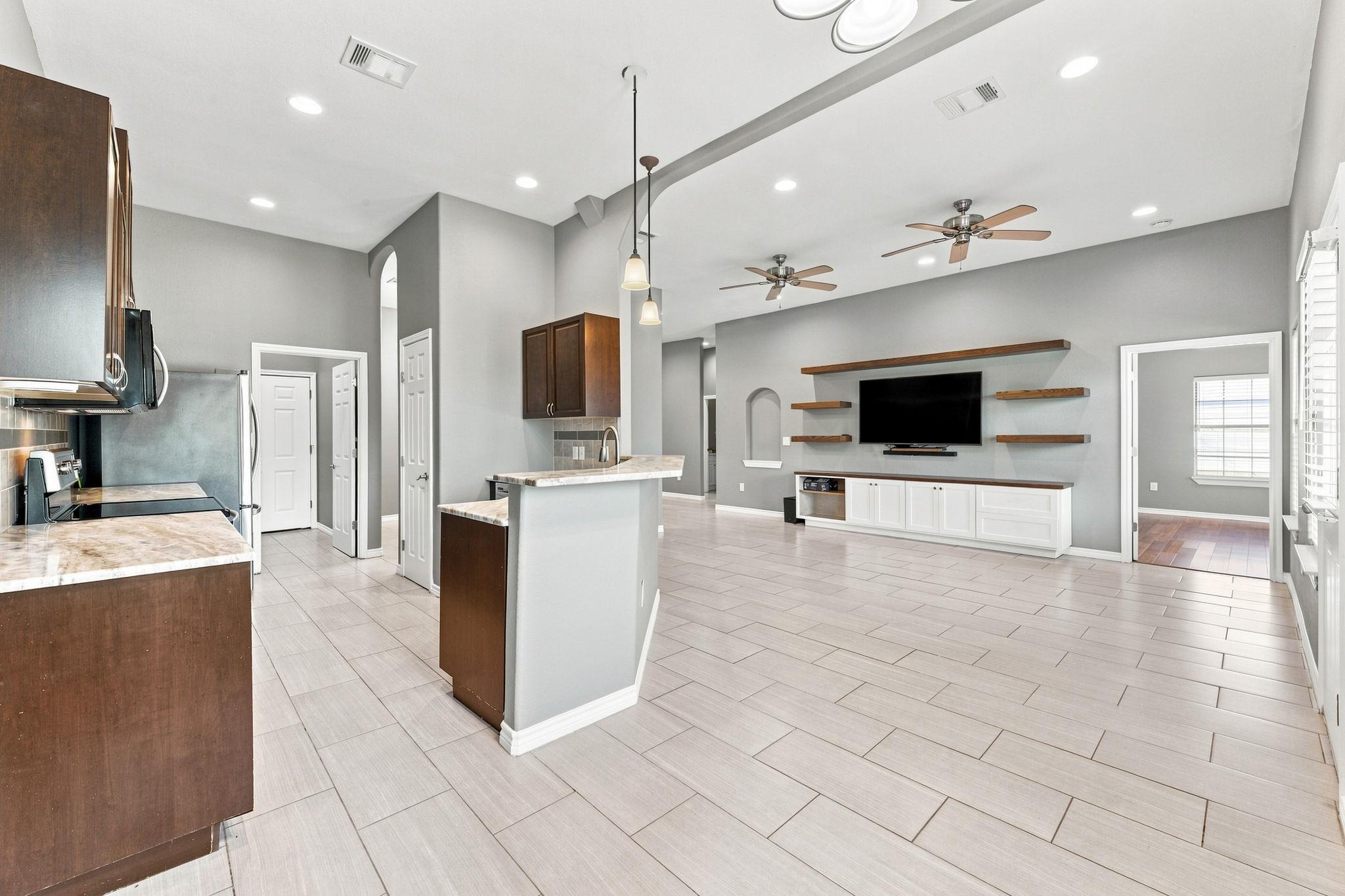 Listing photo 1 of 2302  Yellow Bird Trl
