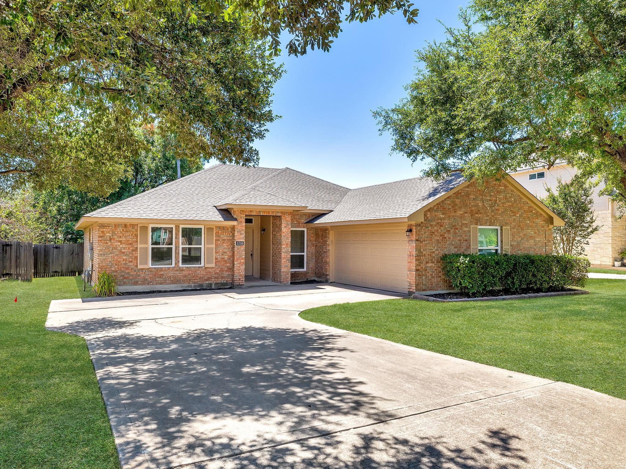 Listing photo 1 of 1216  Heppner Dr
