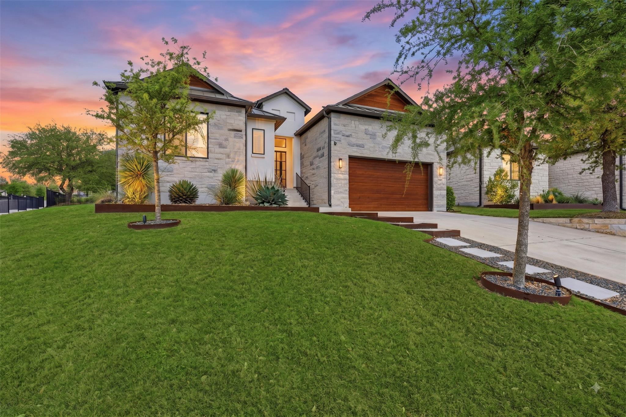 Listing photo 1 of 14721  Marchesa Dr