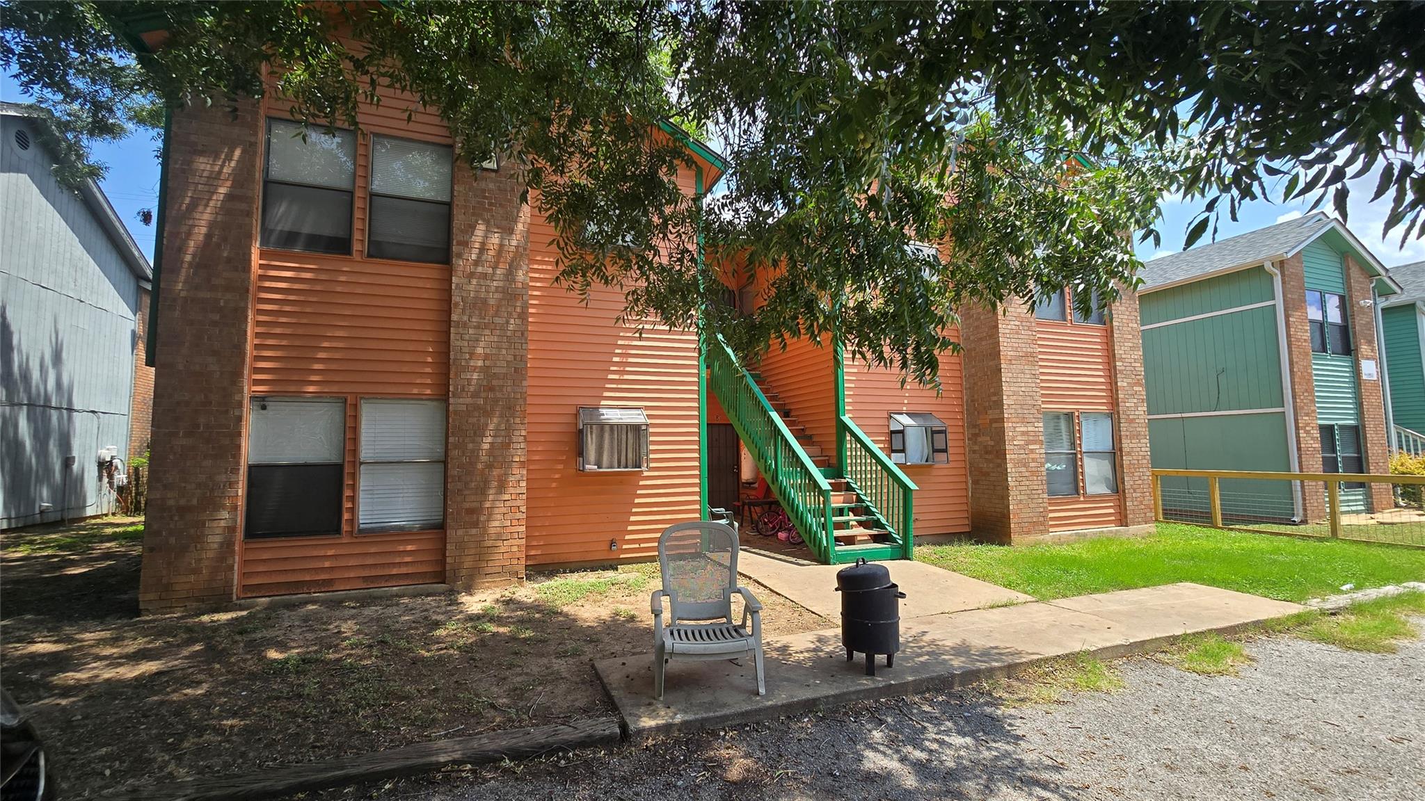 Listing photo 1 of 2419 W Slaughter Ln