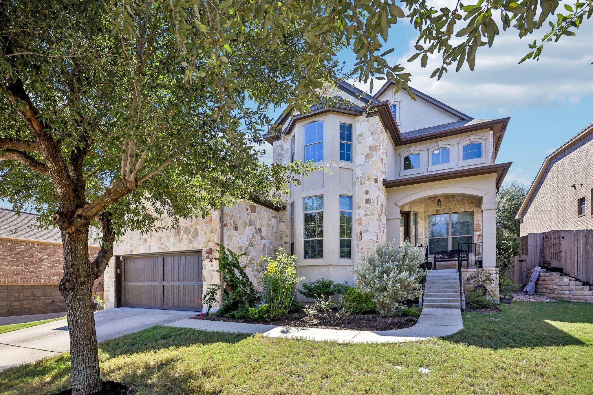 Listing photo 1 of 12213  Montclair Bnd