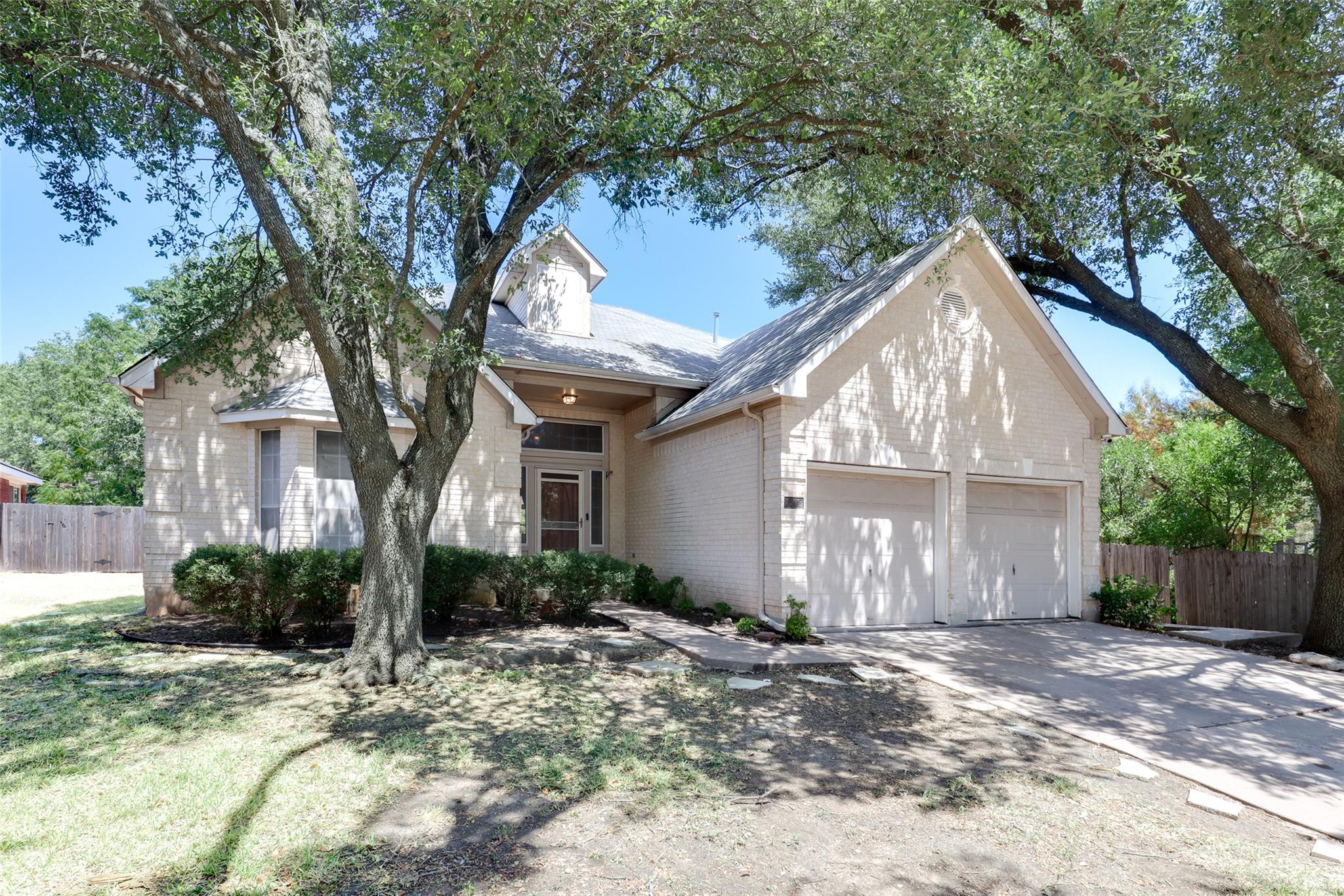 Listing photo 1 of 8302  Cambria Dr