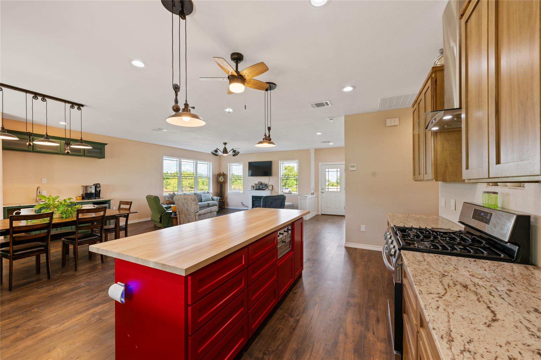 Listing photo 1 of 459 E Ridge Ln