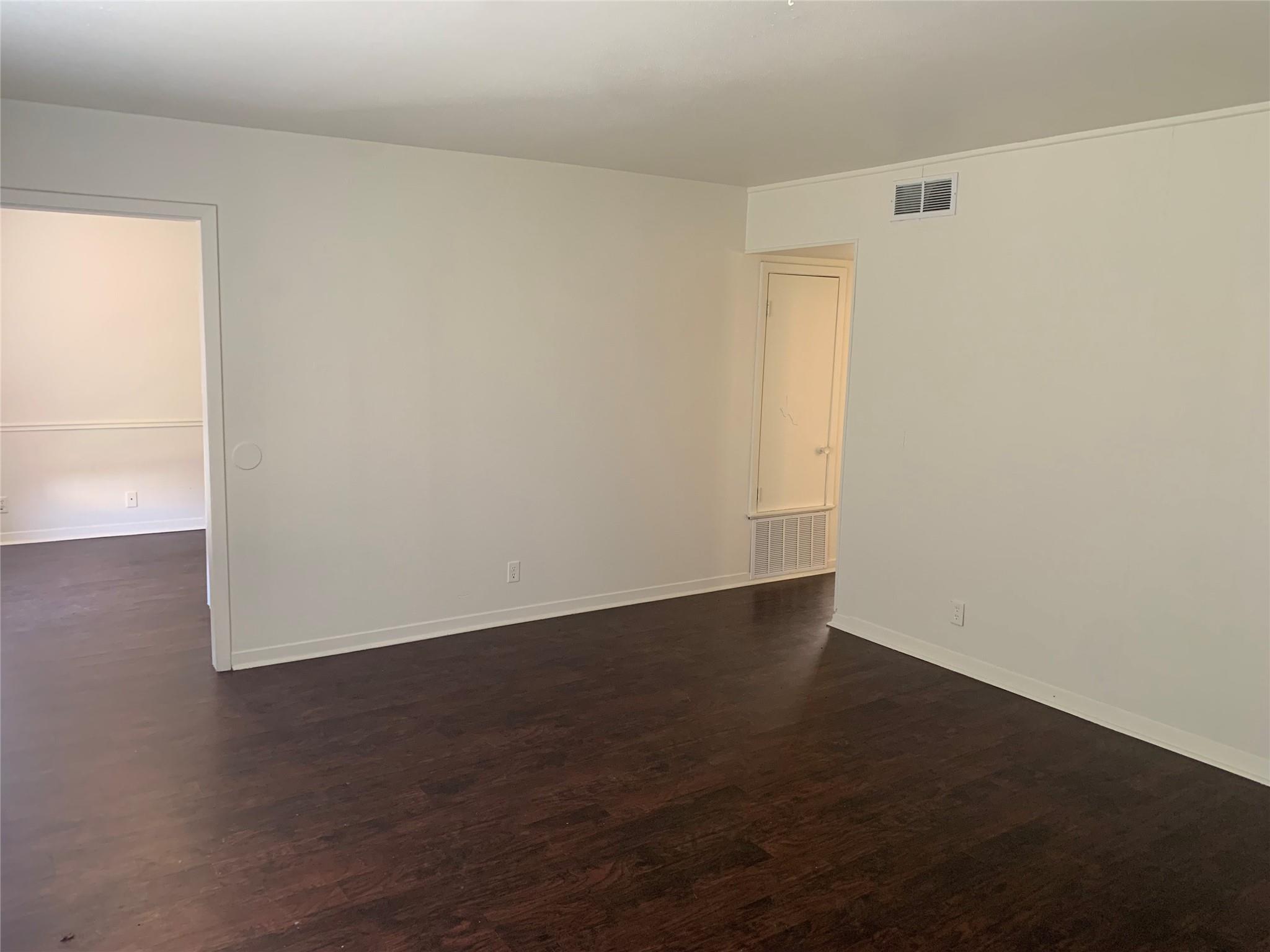 Listing photo 1 of 1918  Hearthstone Dr  #202