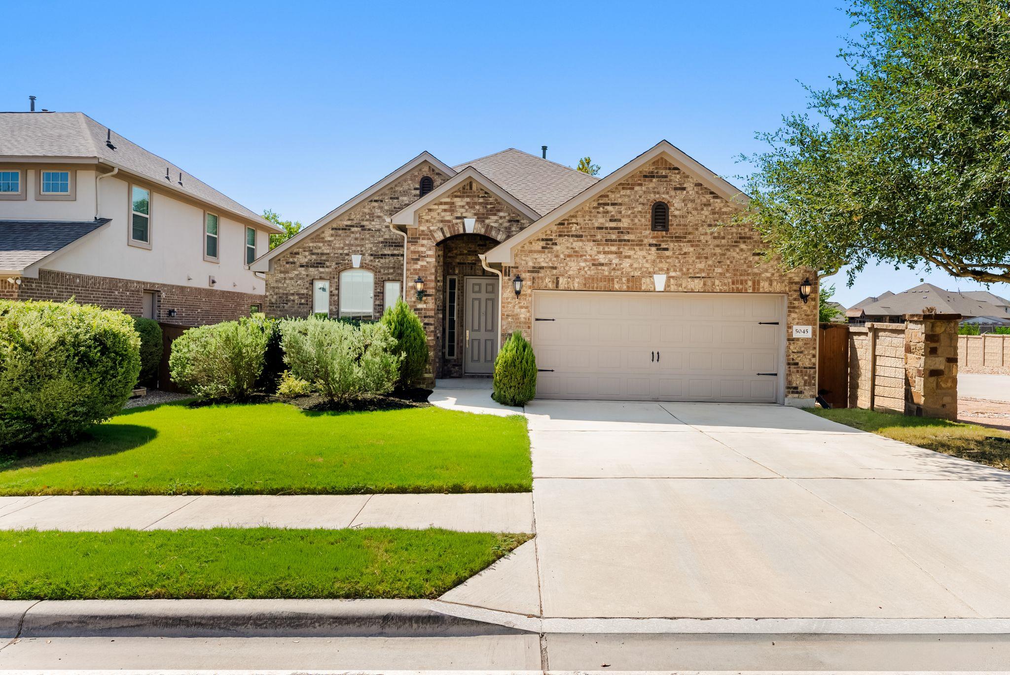 Listing photo 1 of 5045  Veranda Ter