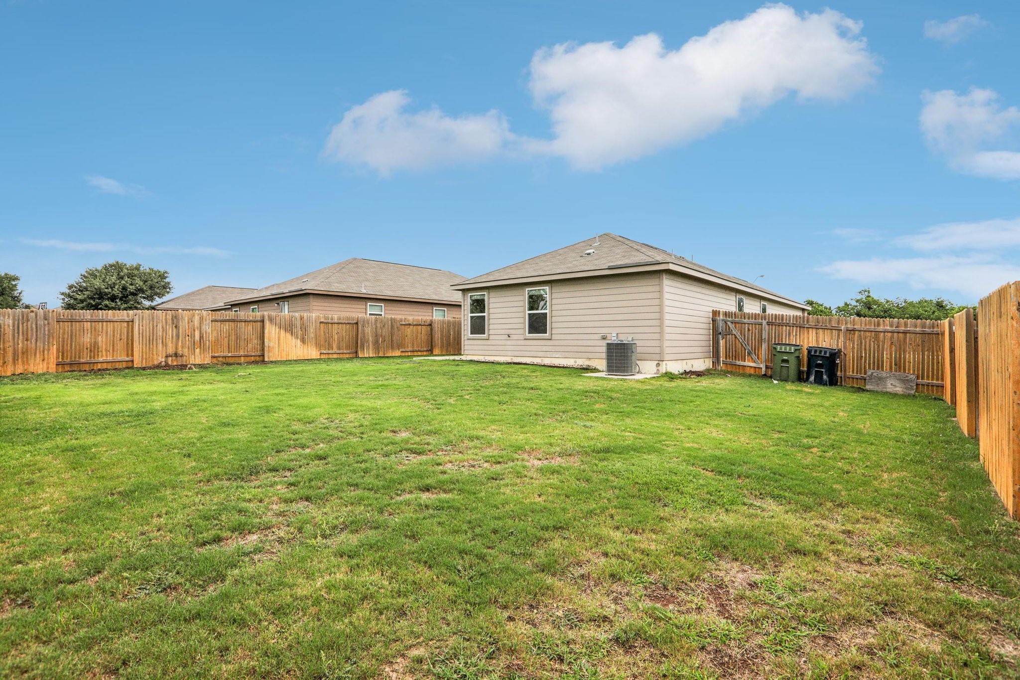 Listing photo 1 of 1040  Riverdale Cv