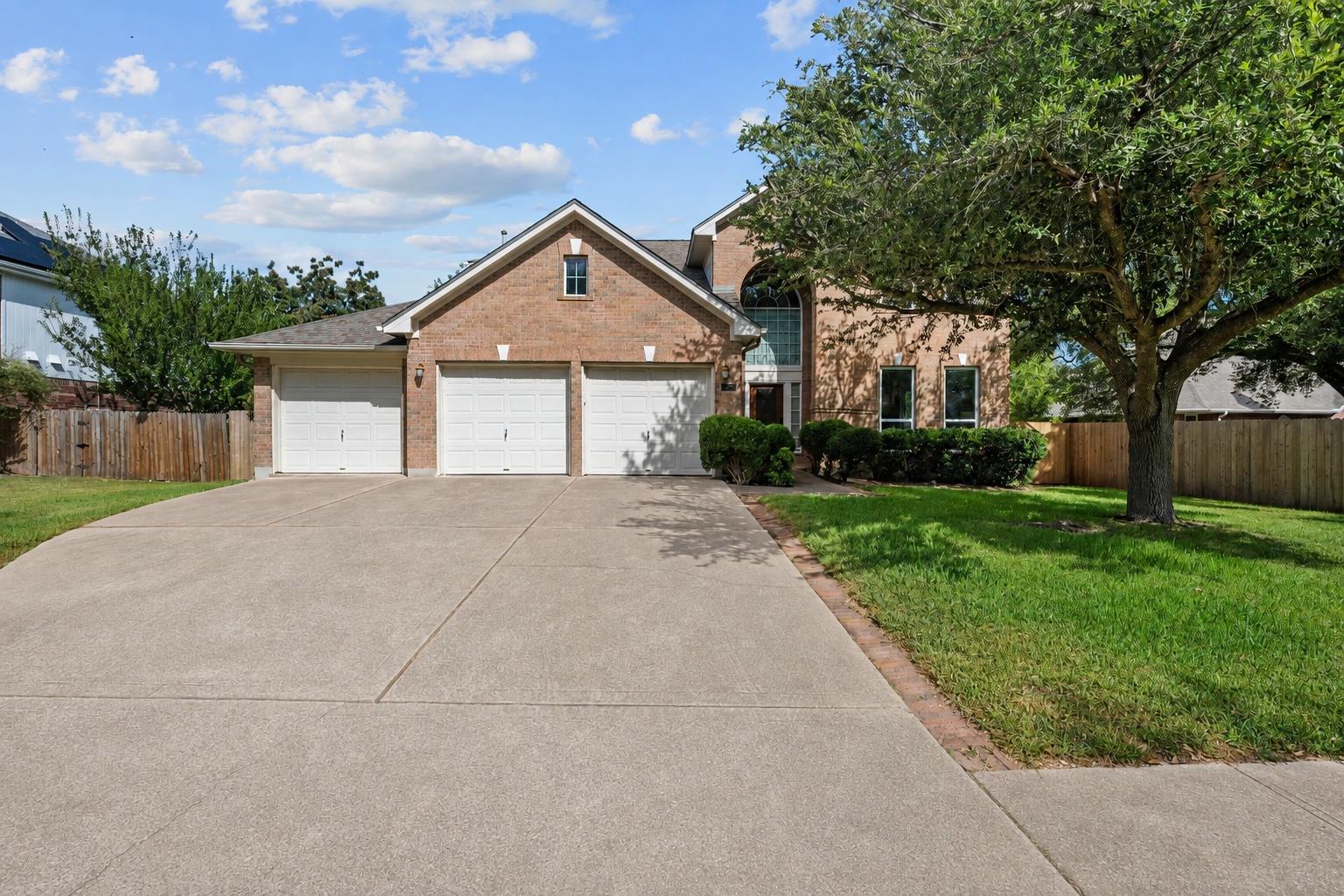 Listing photo 1 of 10808  Beachmont Ln