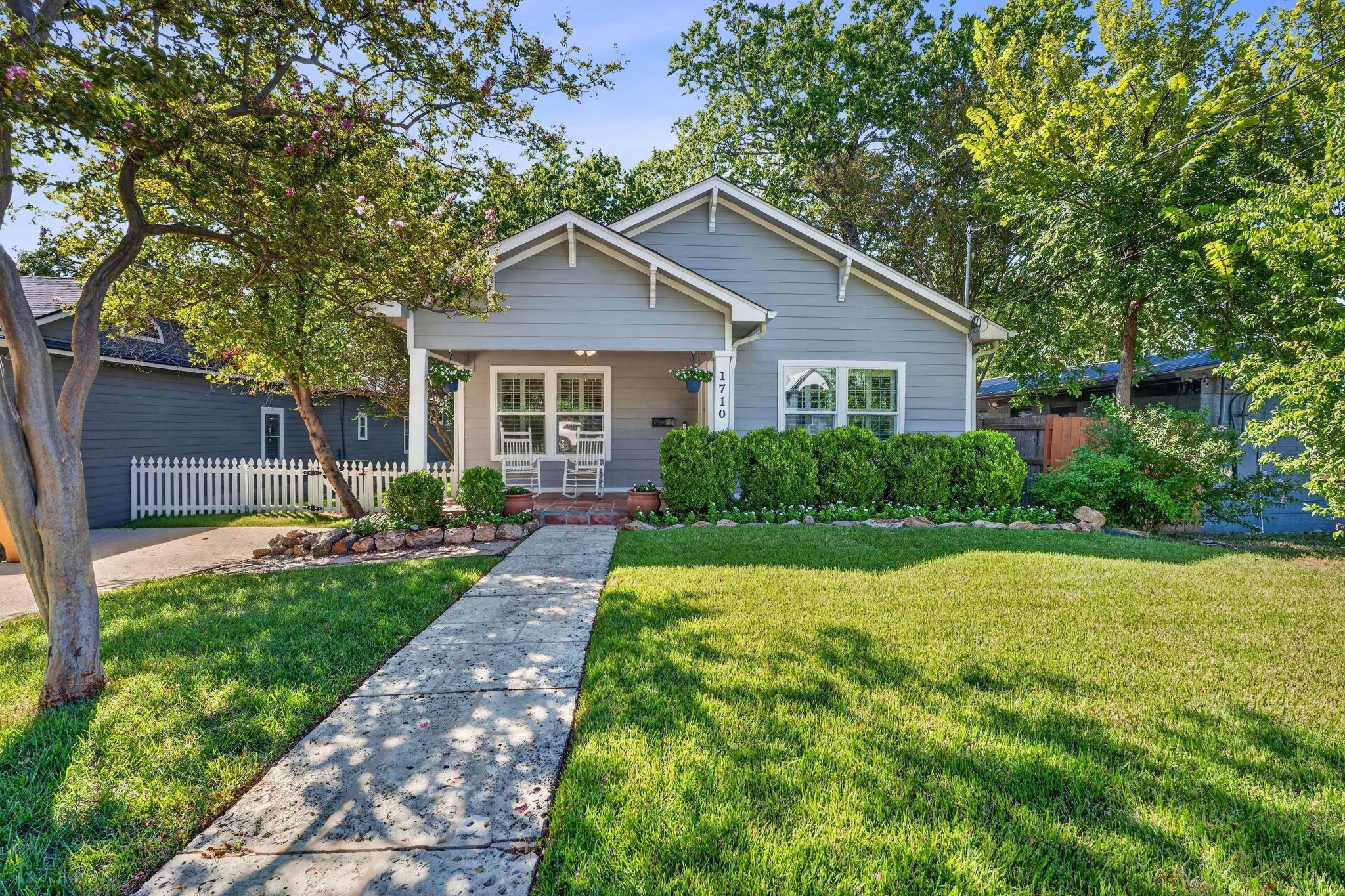 Listing photo 1 of 1710  Wethersfield Rd