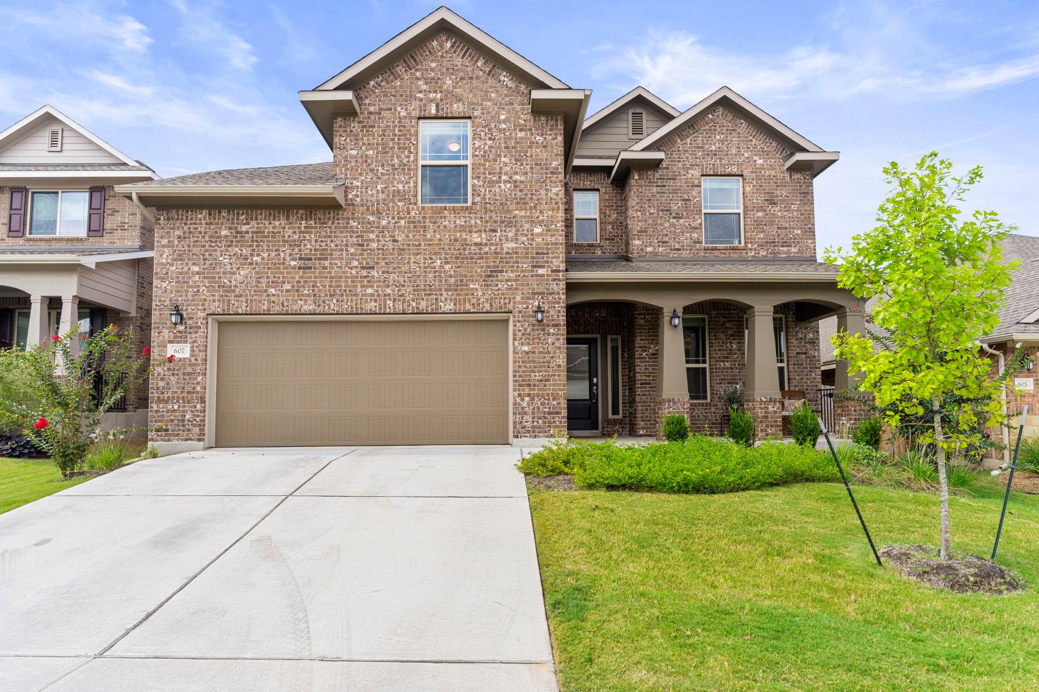 Listing photo 1 of 607  Allende Bnd