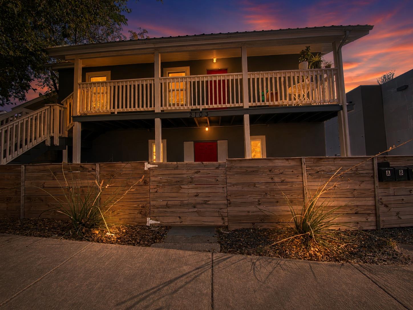 Listing photo 1 of 2103  Rosewood Ave  #A