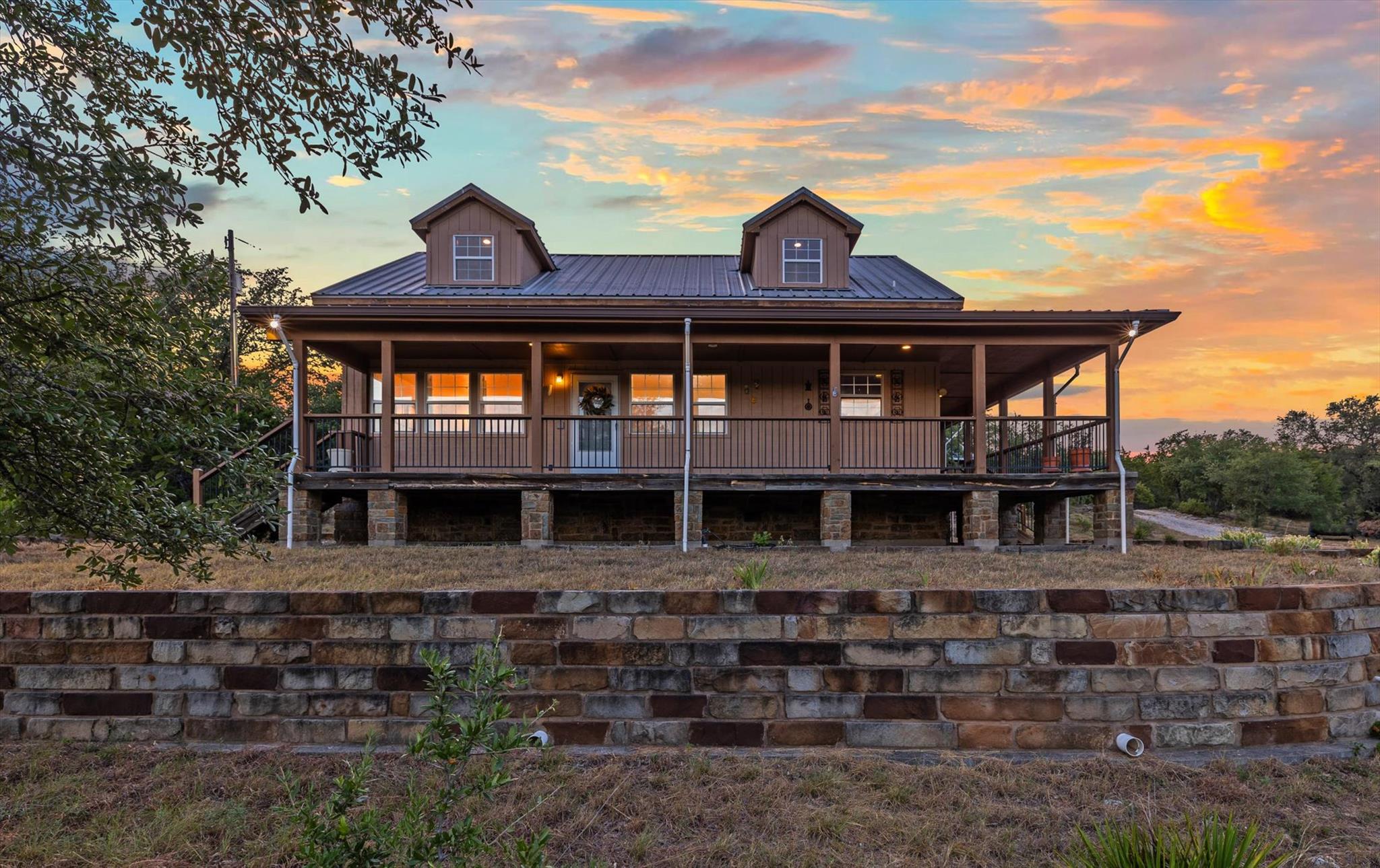 Listing photo 1 of 3204  Tabletop Mountain Dr