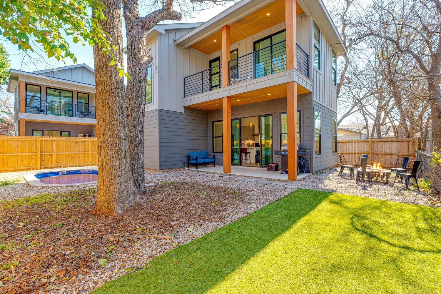 Listing photo 1 of 910  Tillery St  #A & B