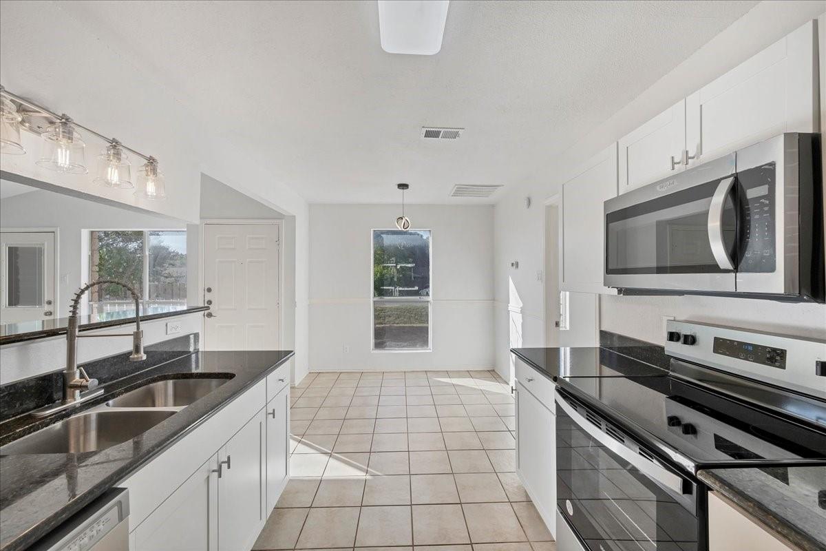 Listing photo 1 of 421  Fantail Loop  #B