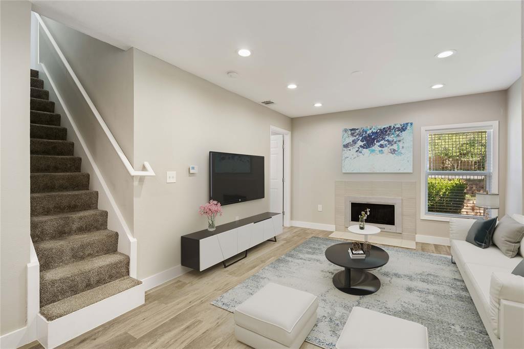 Listing photo 1 of 935  La Posada Dr  #158
