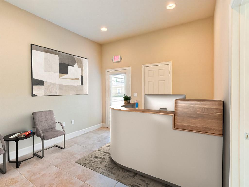Listing photo 1 of 2301 S Bagdad Rd  #301