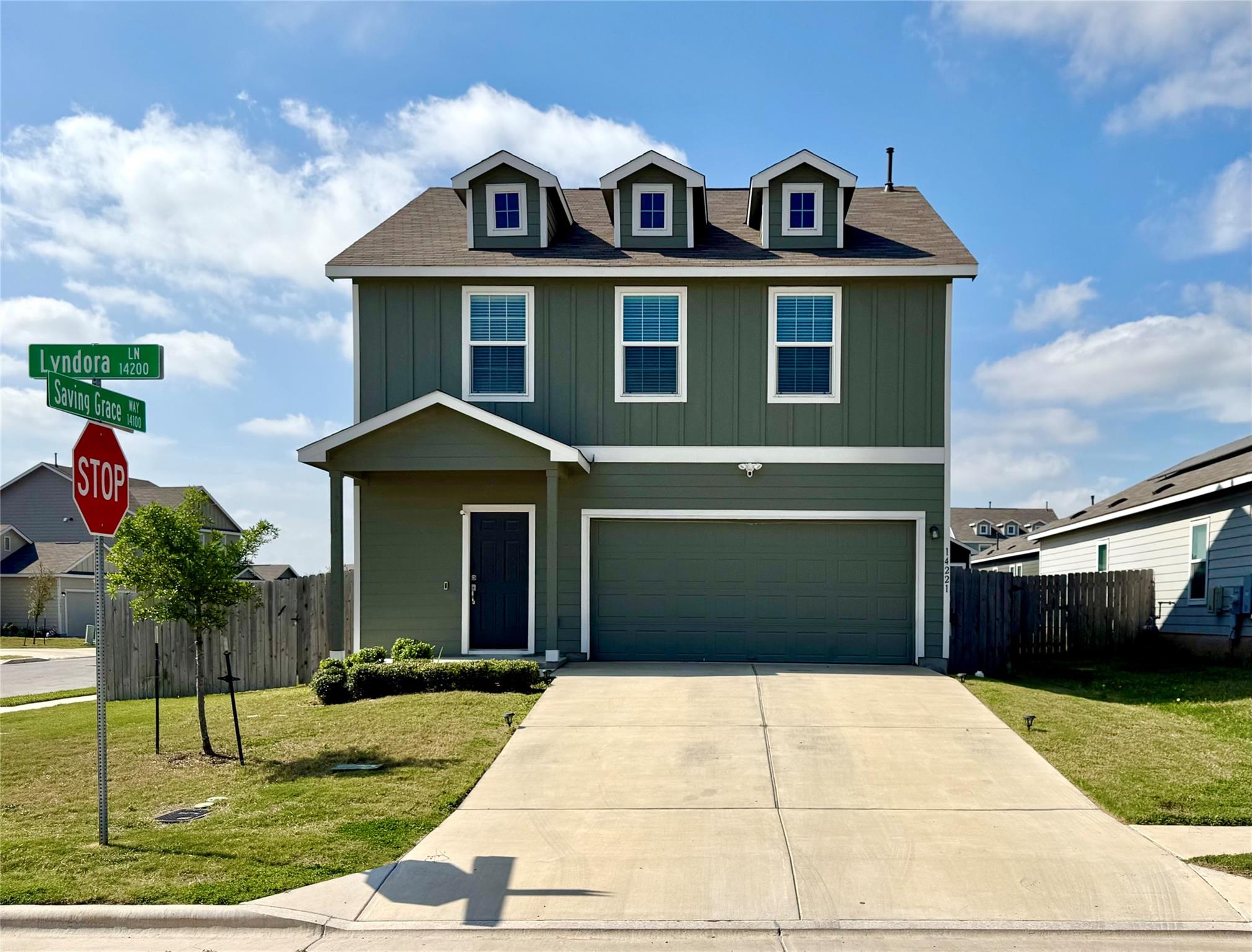 Ảnh nhà đang rao bán 1 của 14221  Lyndora Ln