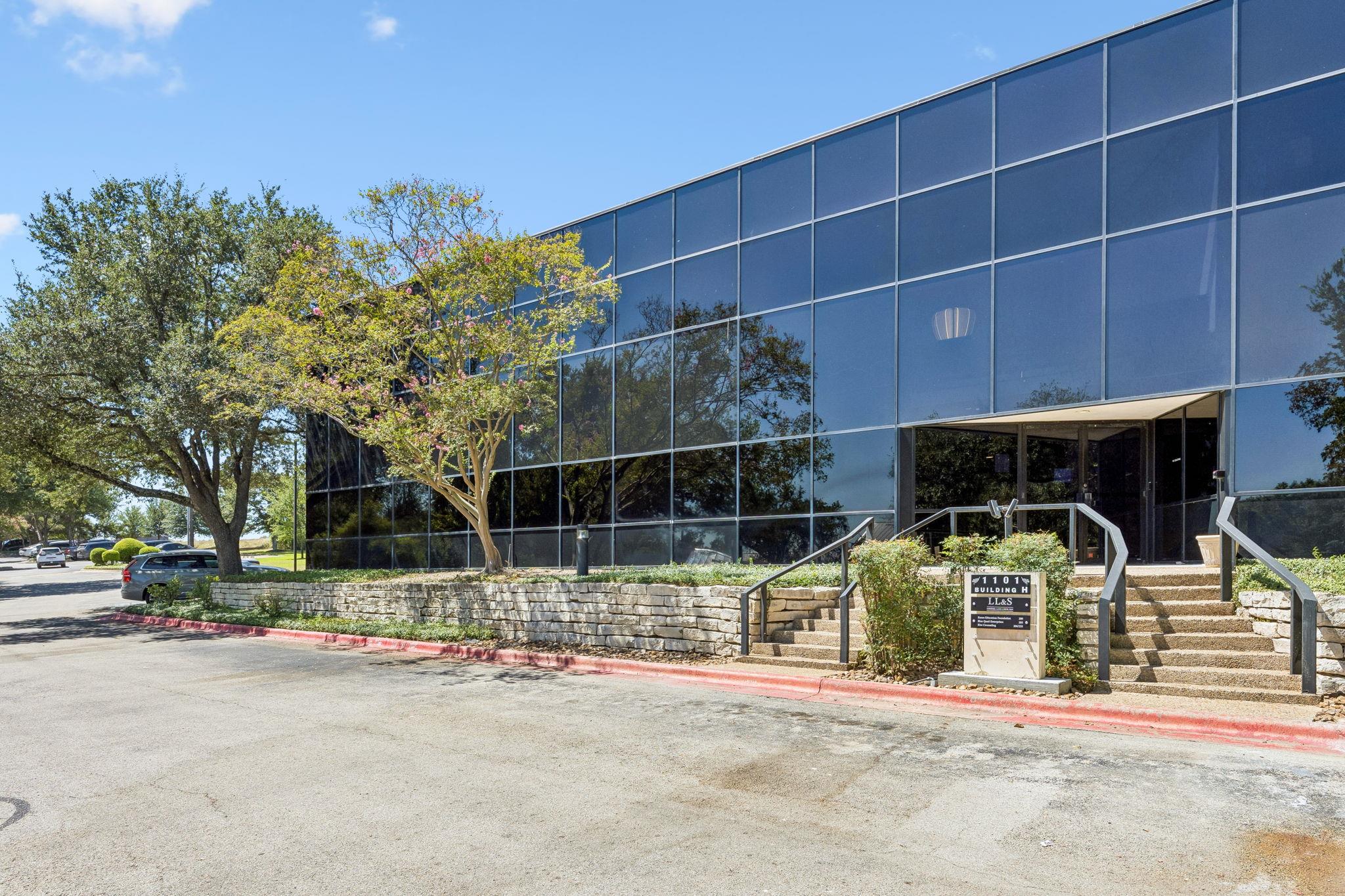 Listing photo 1 of 1101 S Capital Of Texas Hwy  #H 202
