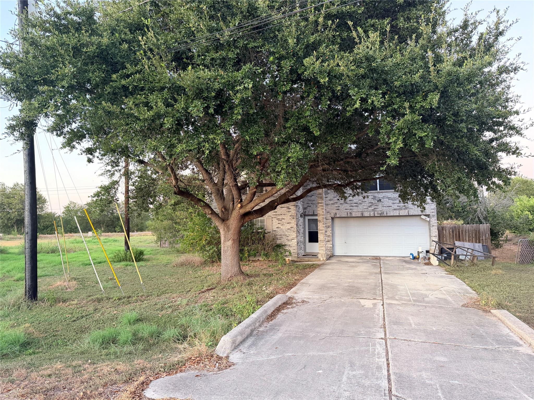 Listing photo 1 of 3085  Crestmont Ln