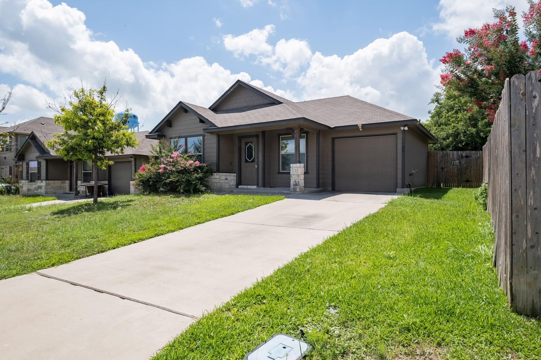 Listing photo 1 of 100  Azurite Dr