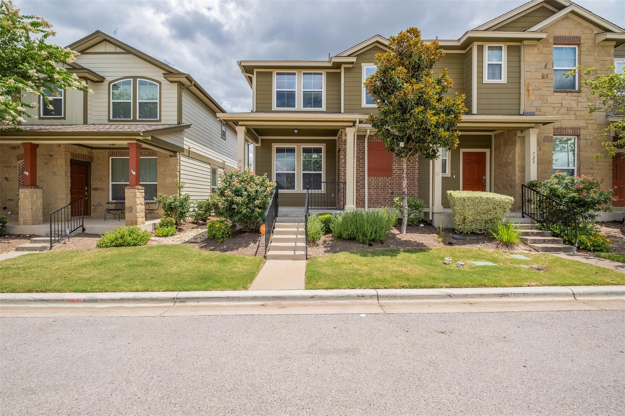 Listing photo 1 of 730  Lost Pines Ln
