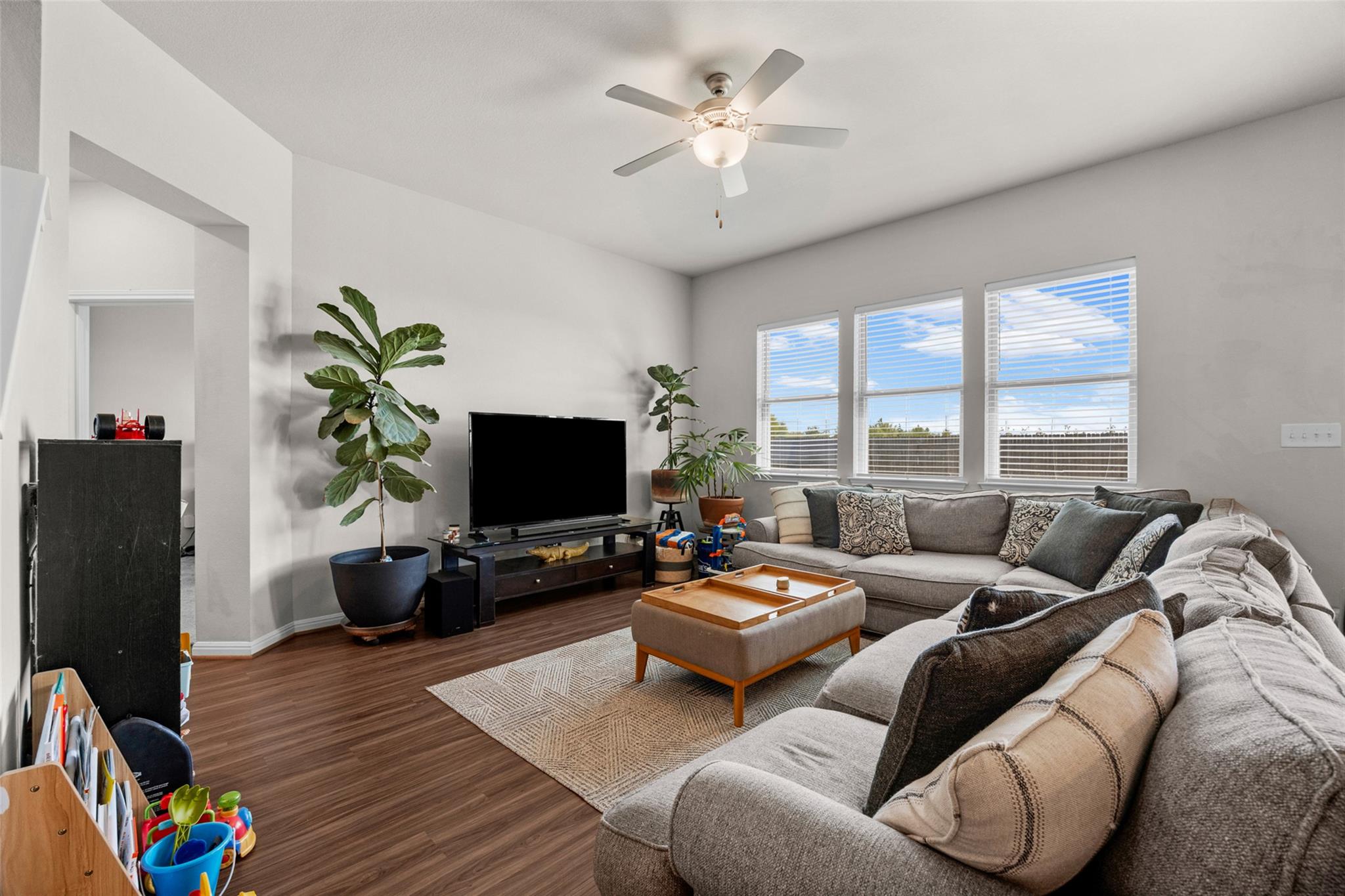 Listing photo 1 of 718  Sassafras St