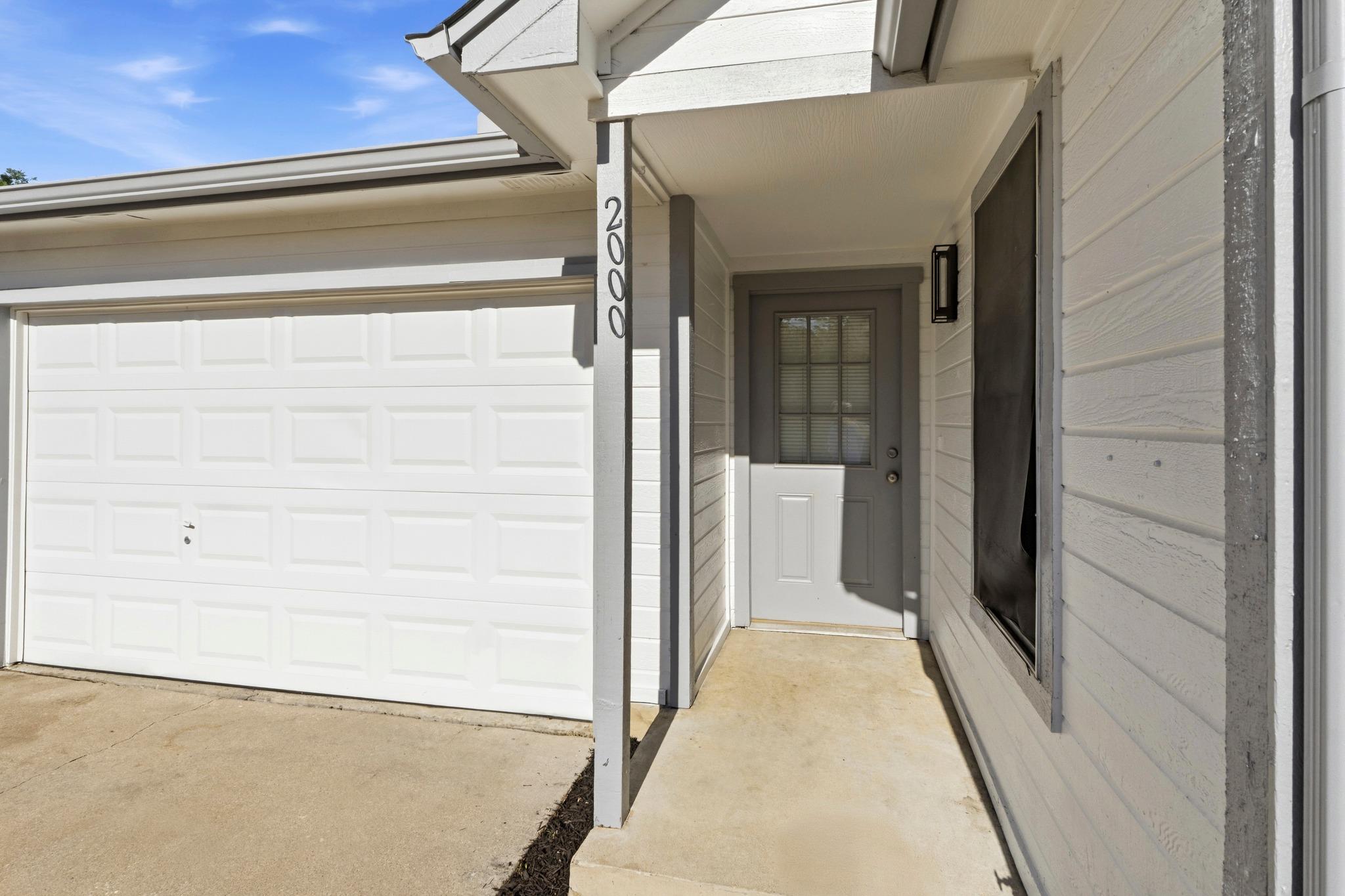 Listing photo 1 of 2000  Andover Dr