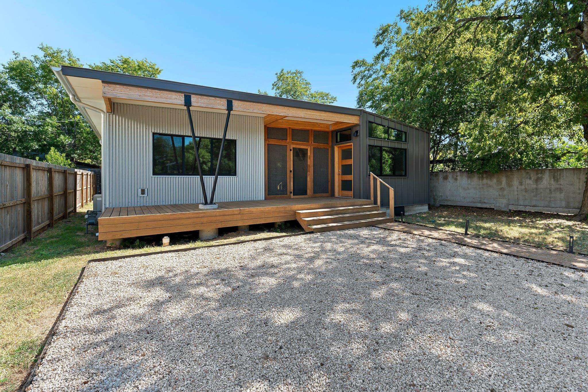 Listing photo 1 of 1908  Richcreek Rd